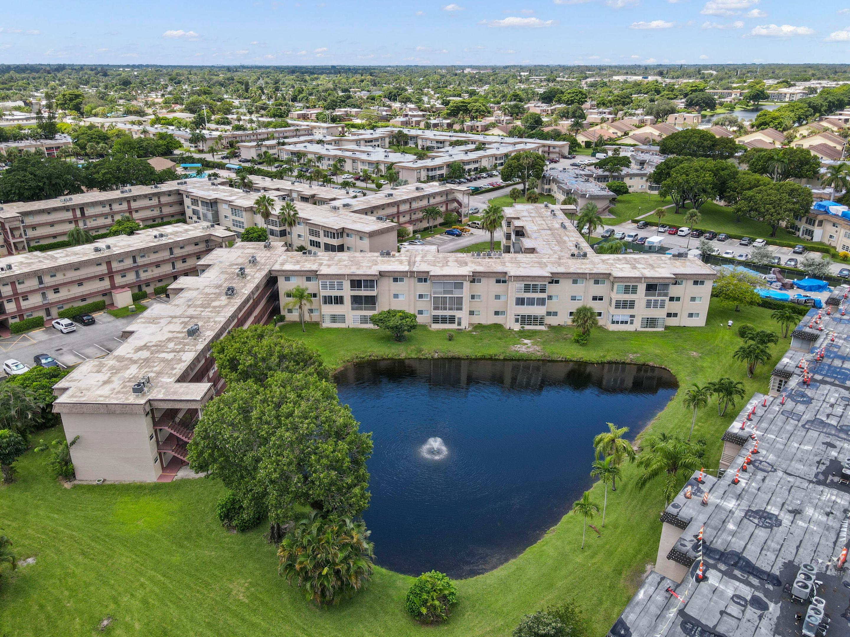 LAKESIDE VILLAGE COND NO 7 - Residential