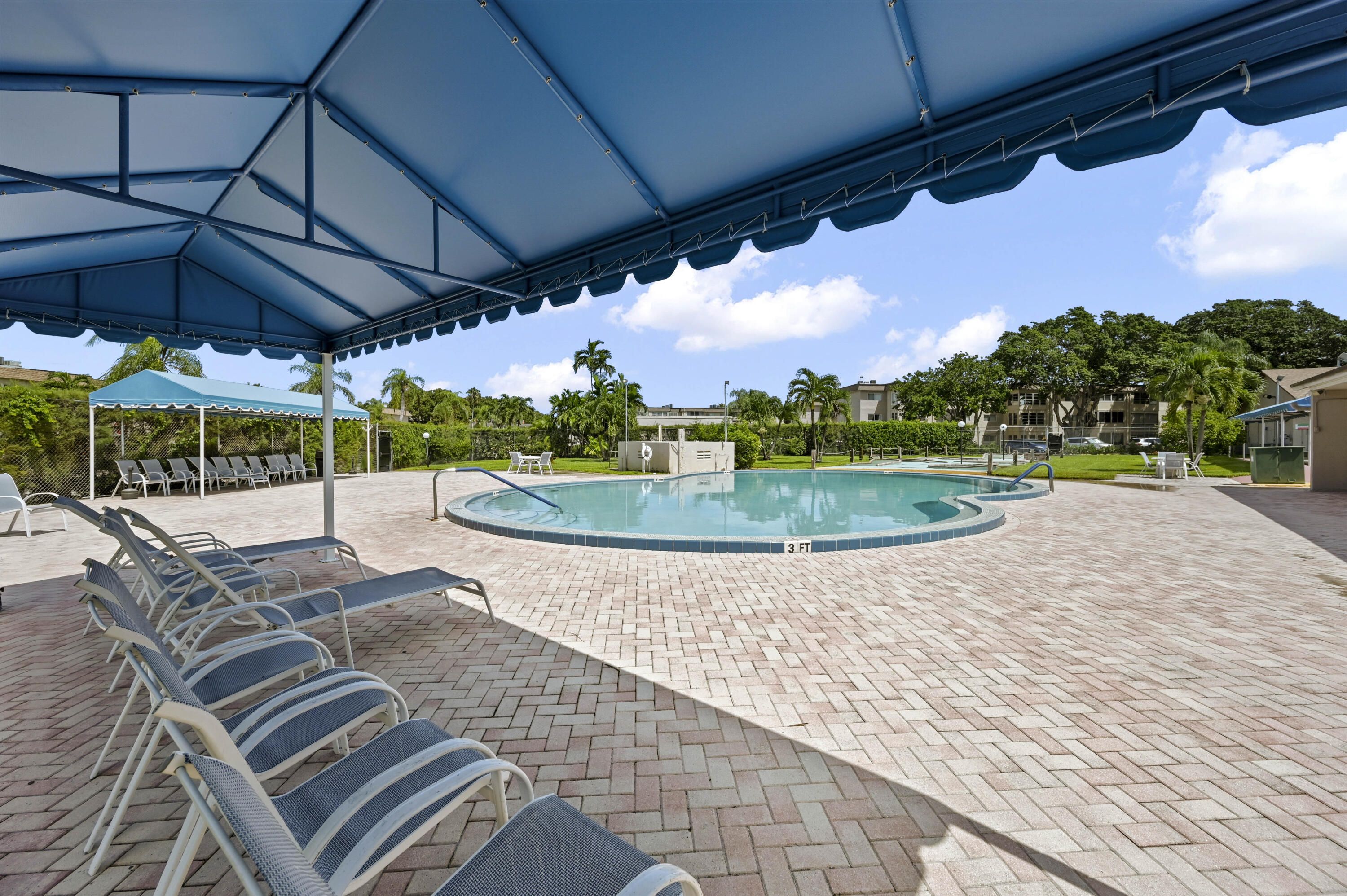 LAKESIDE VILLAGE COND NO 7 - Residential