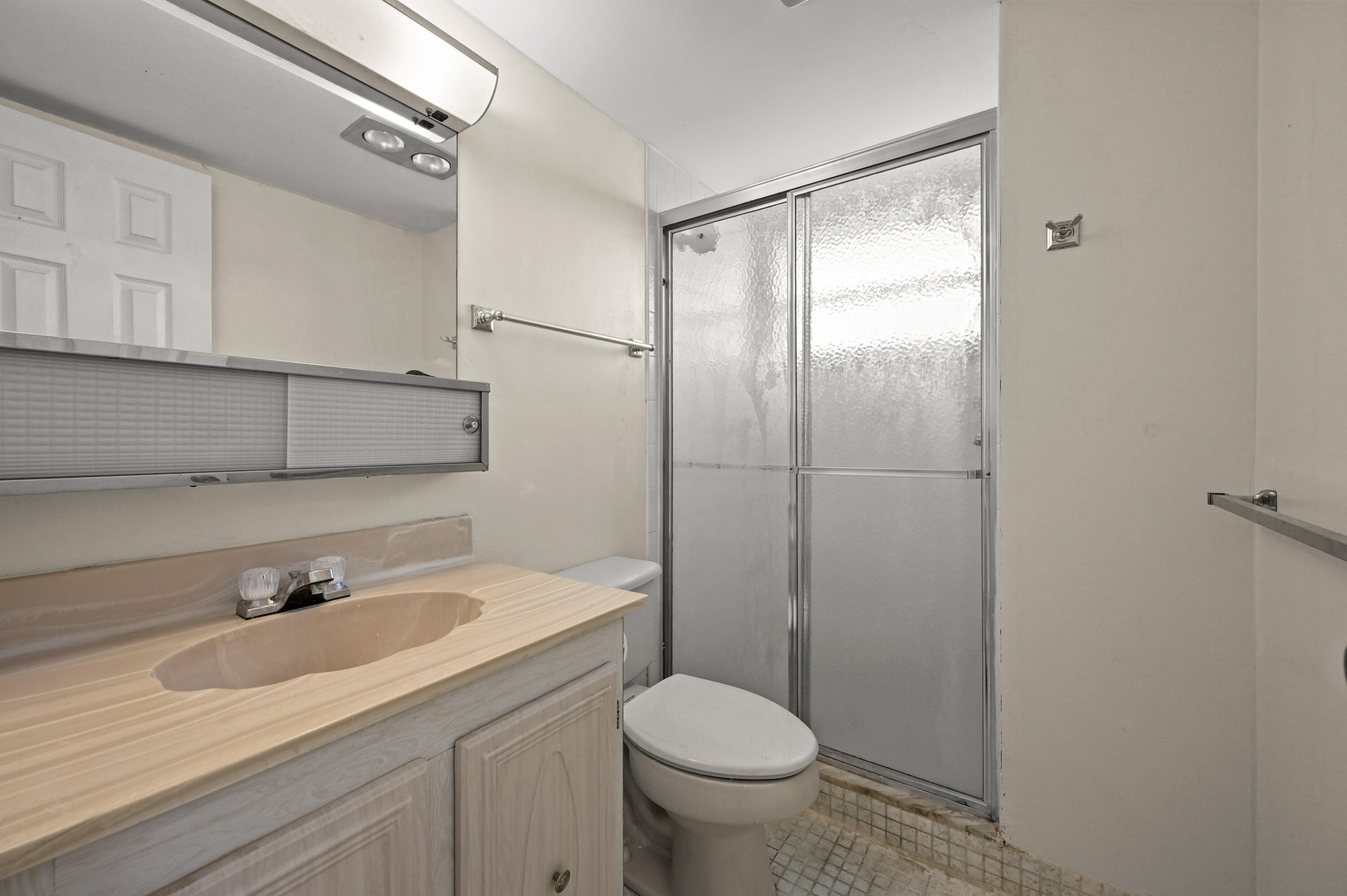 LAKESIDE VILLAGE COND NO 7 - Residential