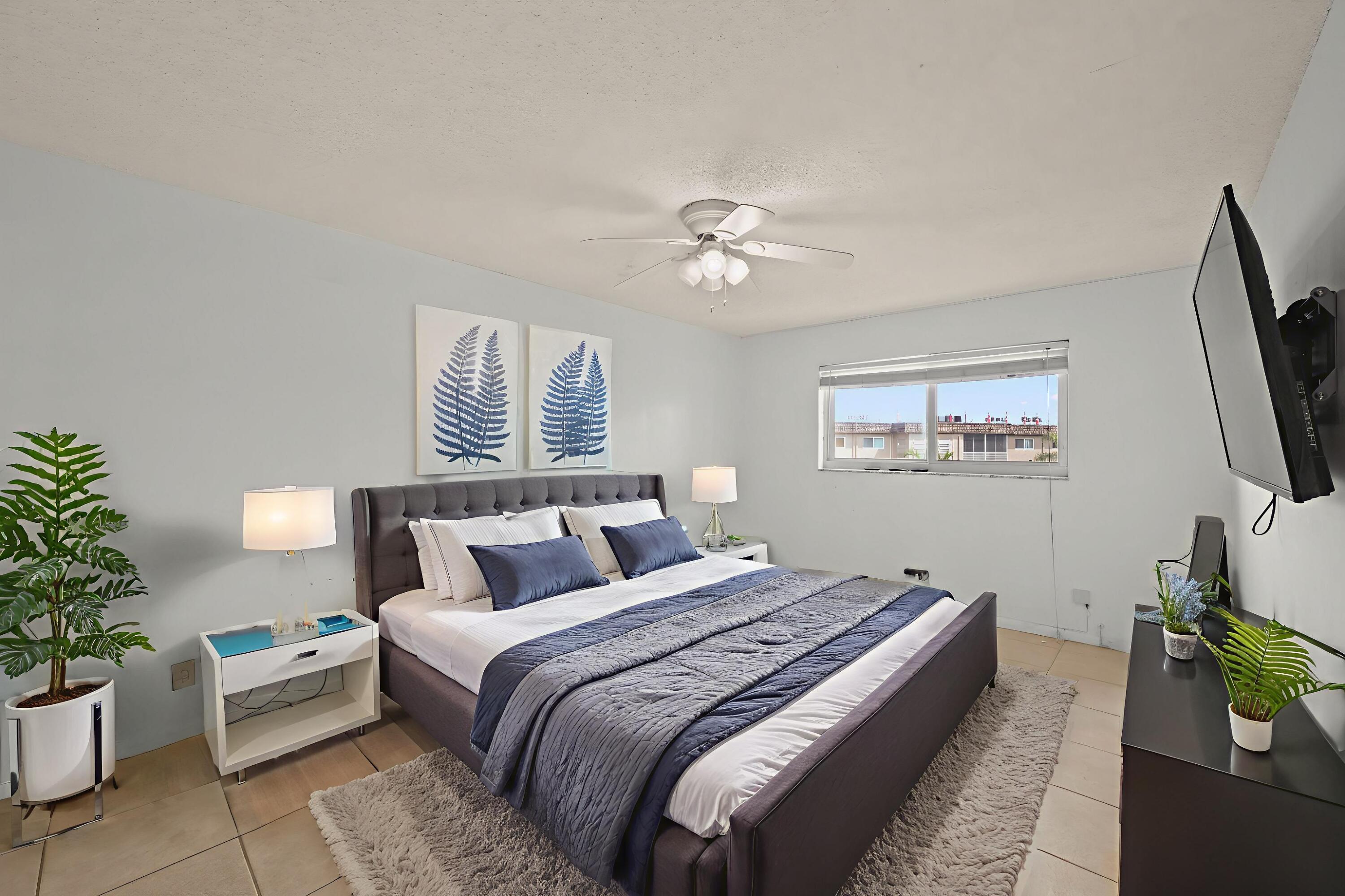 LAKESIDE VILLAGE COND NO 7 - Residential