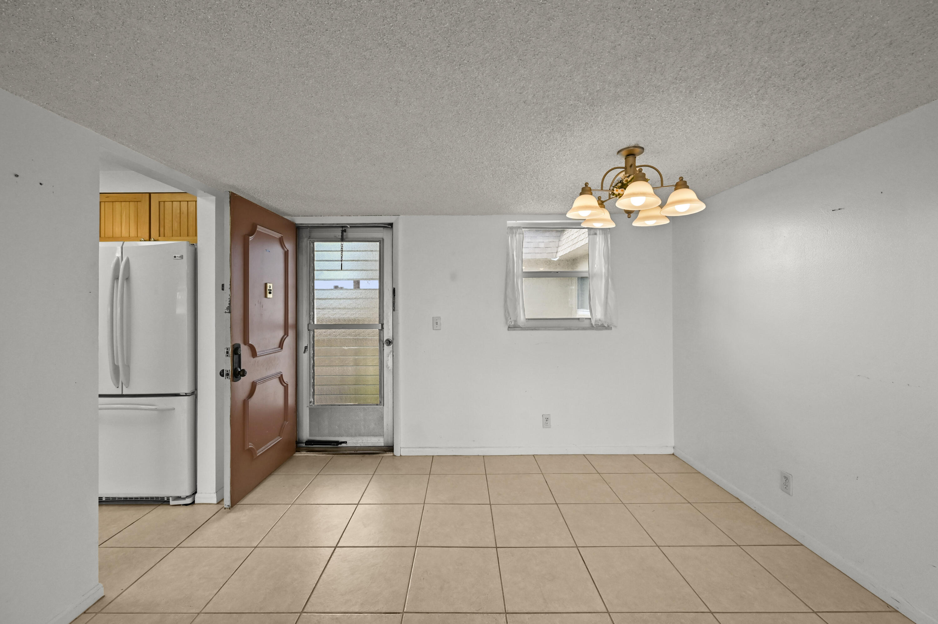 LAKESIDE VILLAGE COND NO 7 - Residential