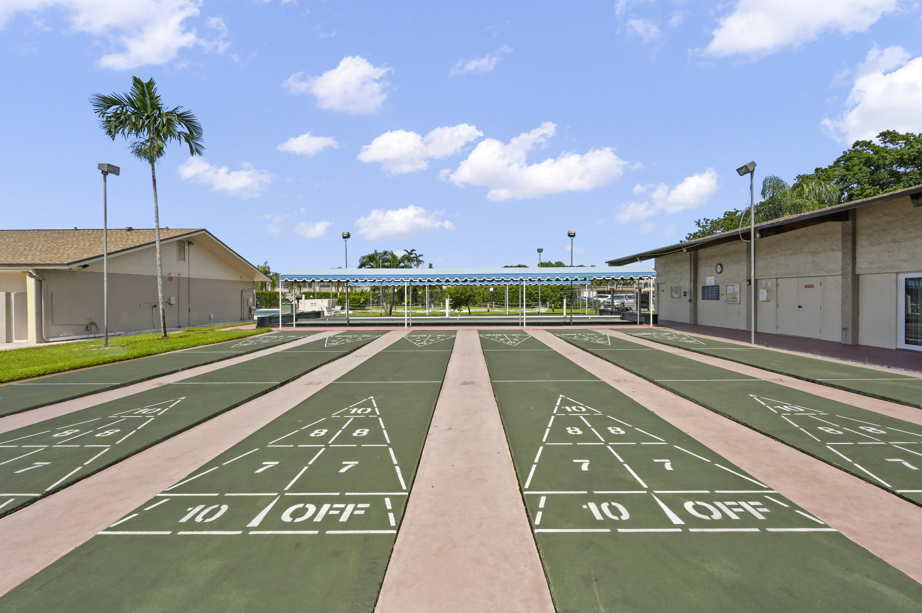 LAKESIDE VILLAGE COND NO 7 - Residential