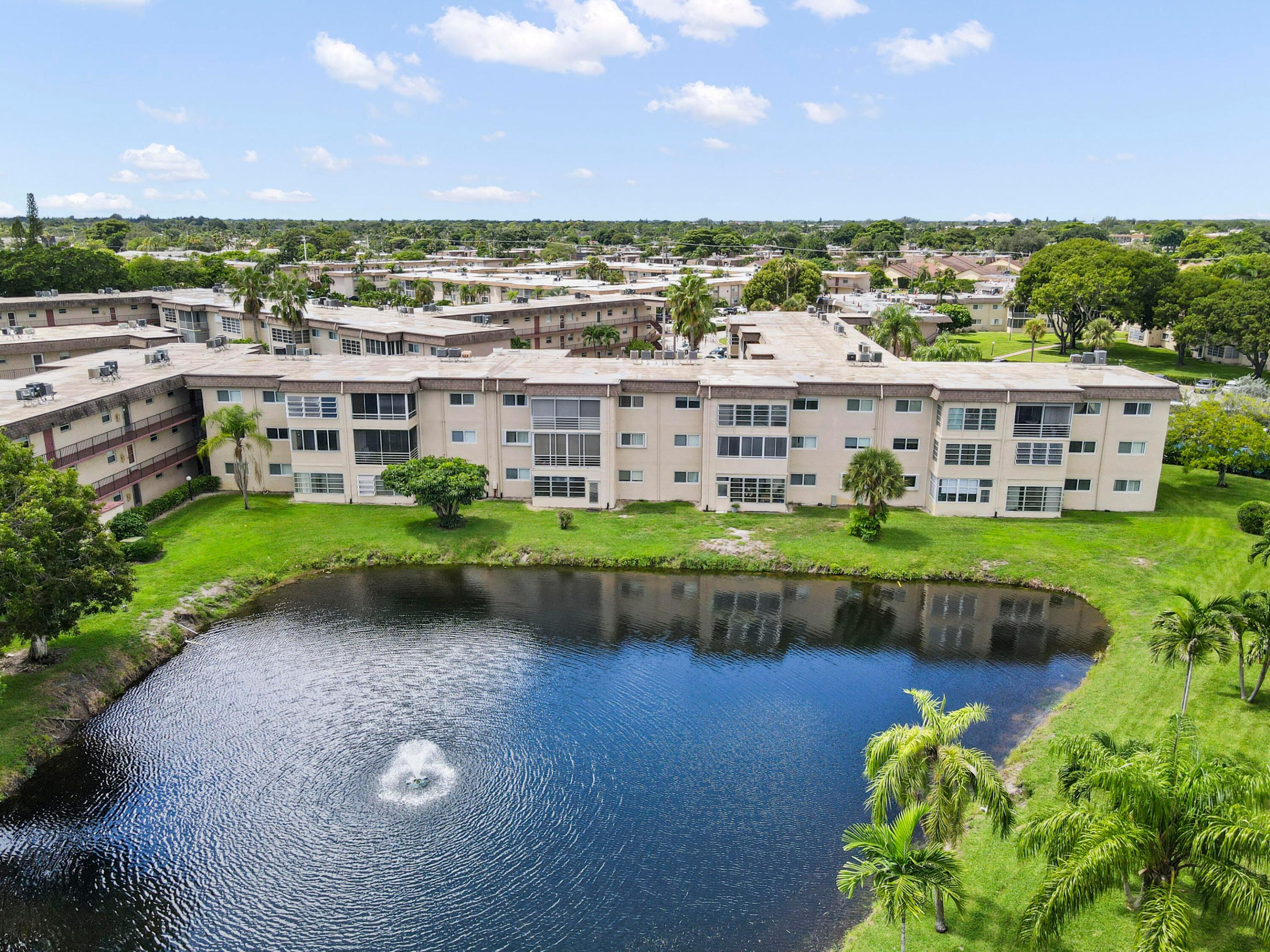 LAKESIDE VILLAGE COND NO 7 - Residential