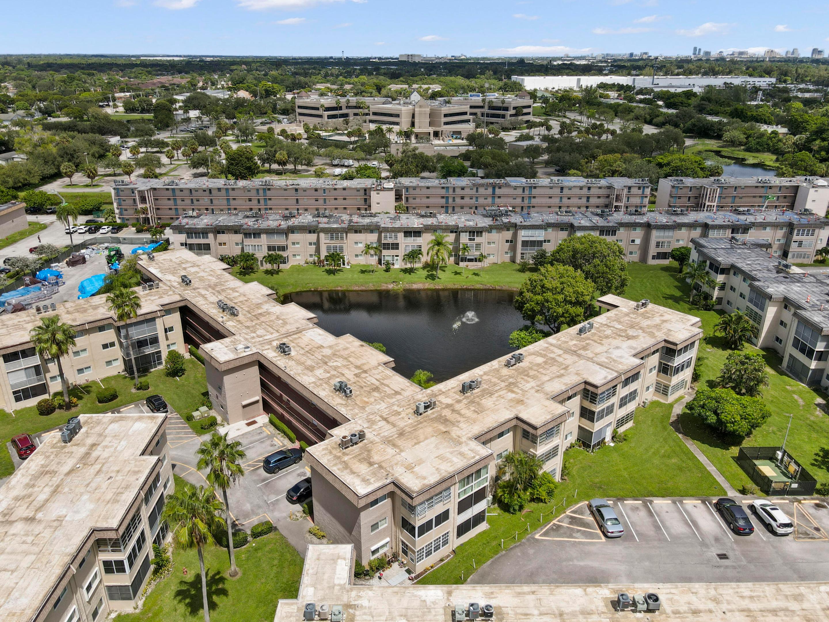 LAKESIDE VILLAGE COND NO 7 - Residential