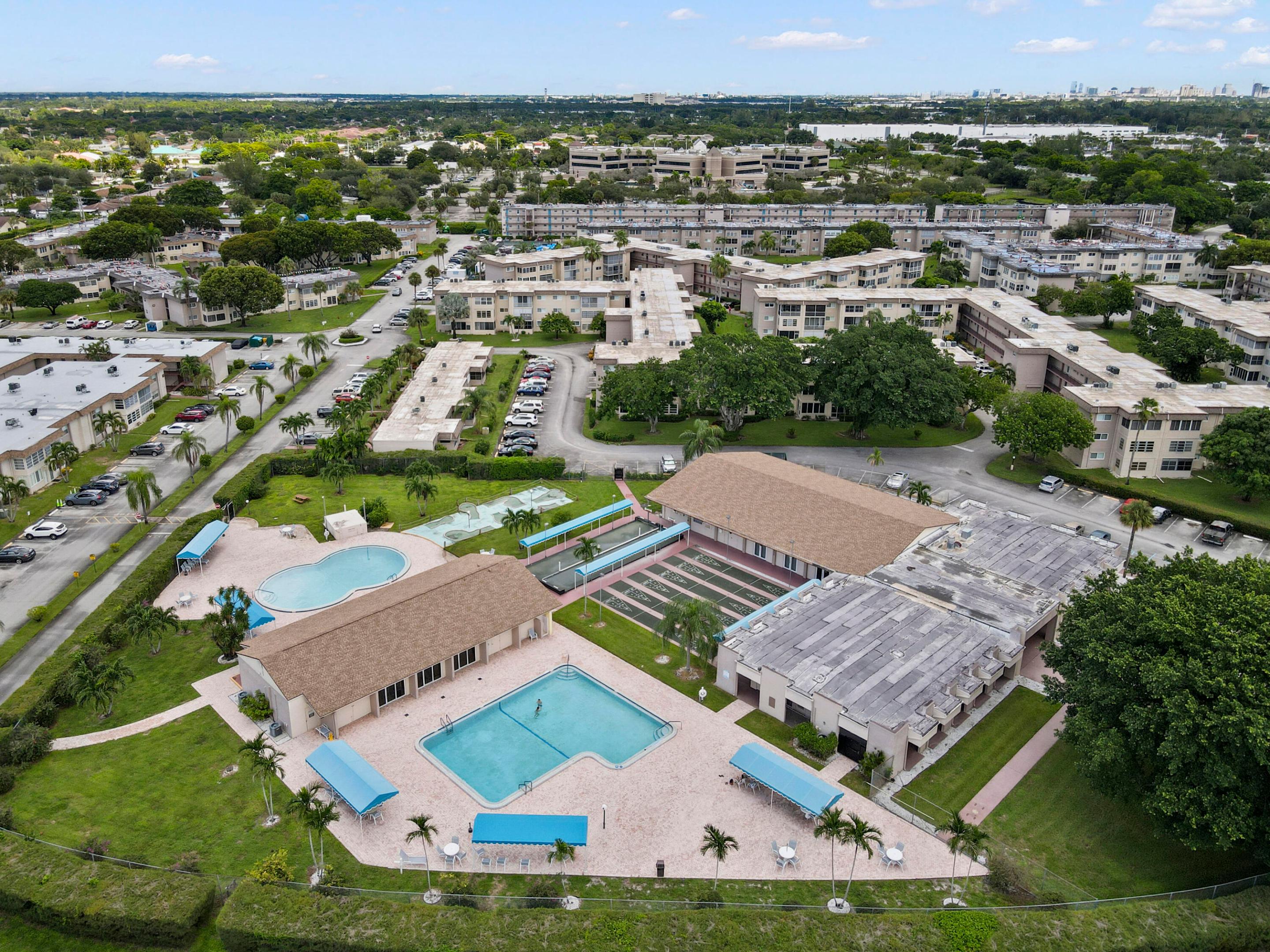 LAKESIDE VILLAGE COND NO 7 - Residential