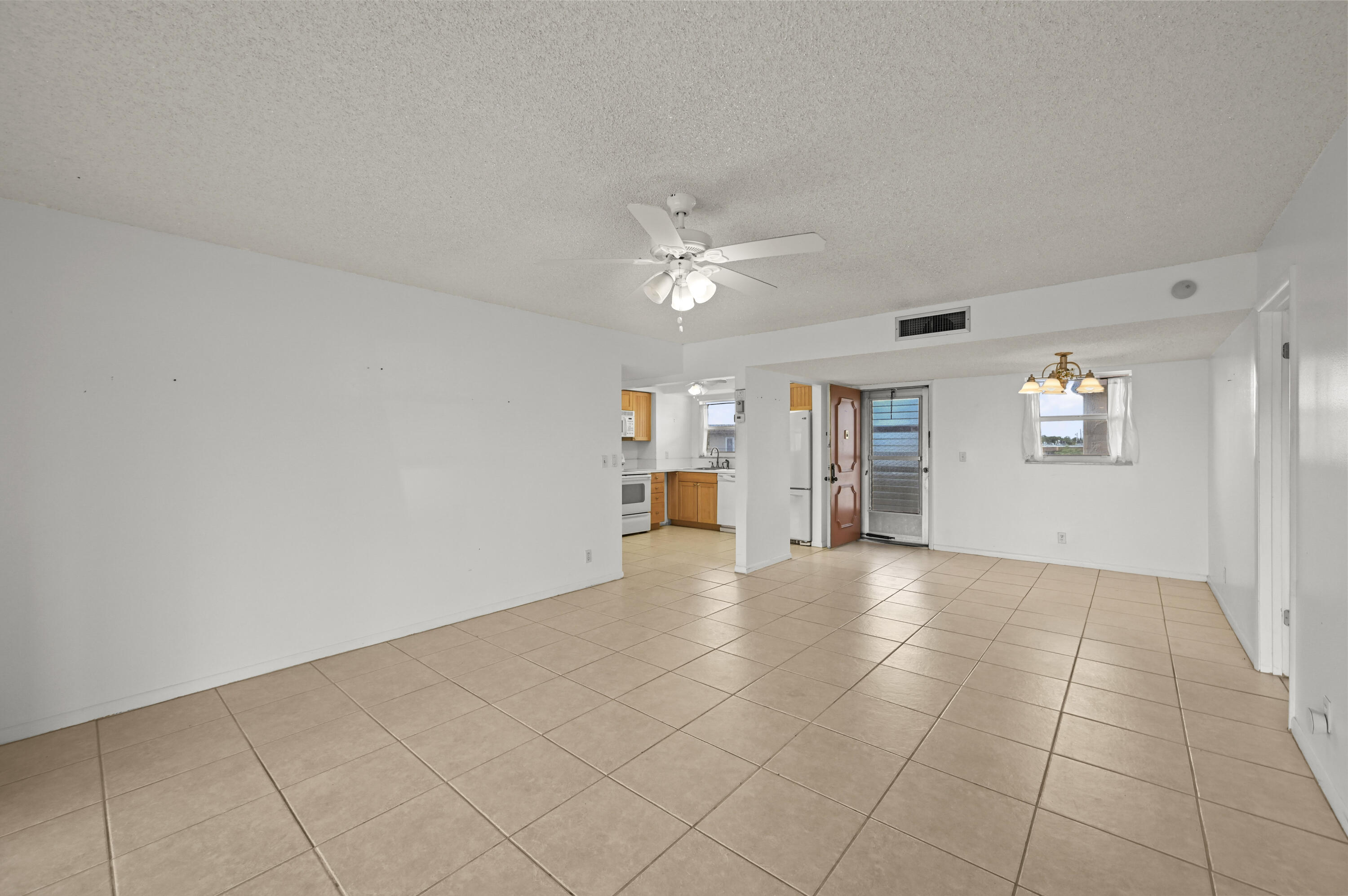 LAKESIDE VILLAGE COND NO 7 - Residential