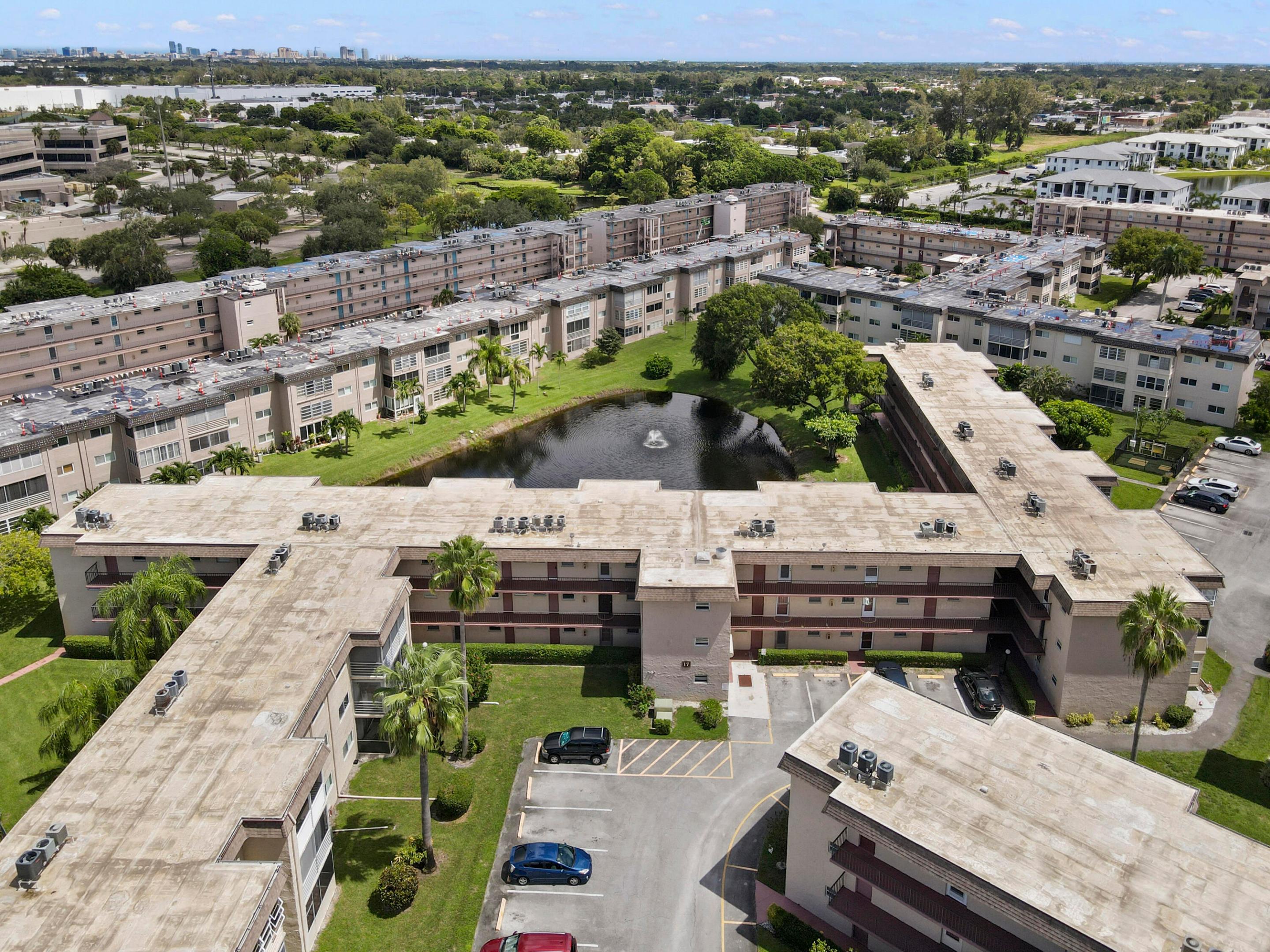 LAKESIDE VILLAGE COND NO 7 - Residential