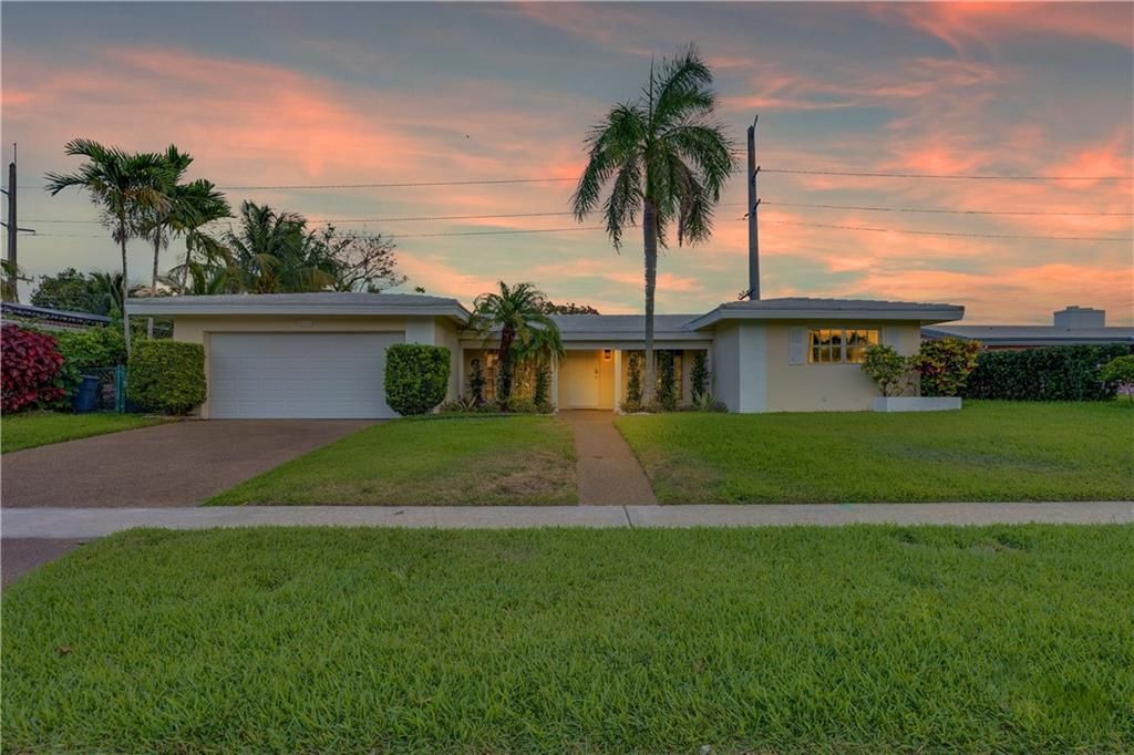 Photo of 840 SW 7th St, Boca Raton, FL 33486 (MLS # F10296036)