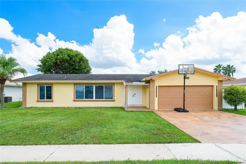 8132 NW 67th Ave, Tamarac, FL 33321 - MLS#: F10465725
