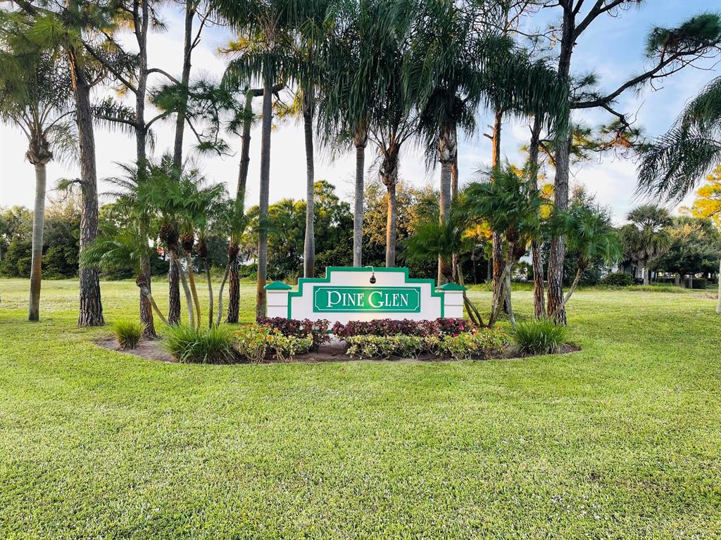 Spacious and bright villa. Newly renovated, modern grey wood laminate floors and new kitchen appliances (protective plastic still on them). Freshly painted, recessed lighting, fans in bedrooms, washer & dryer in garage. Move in ready
