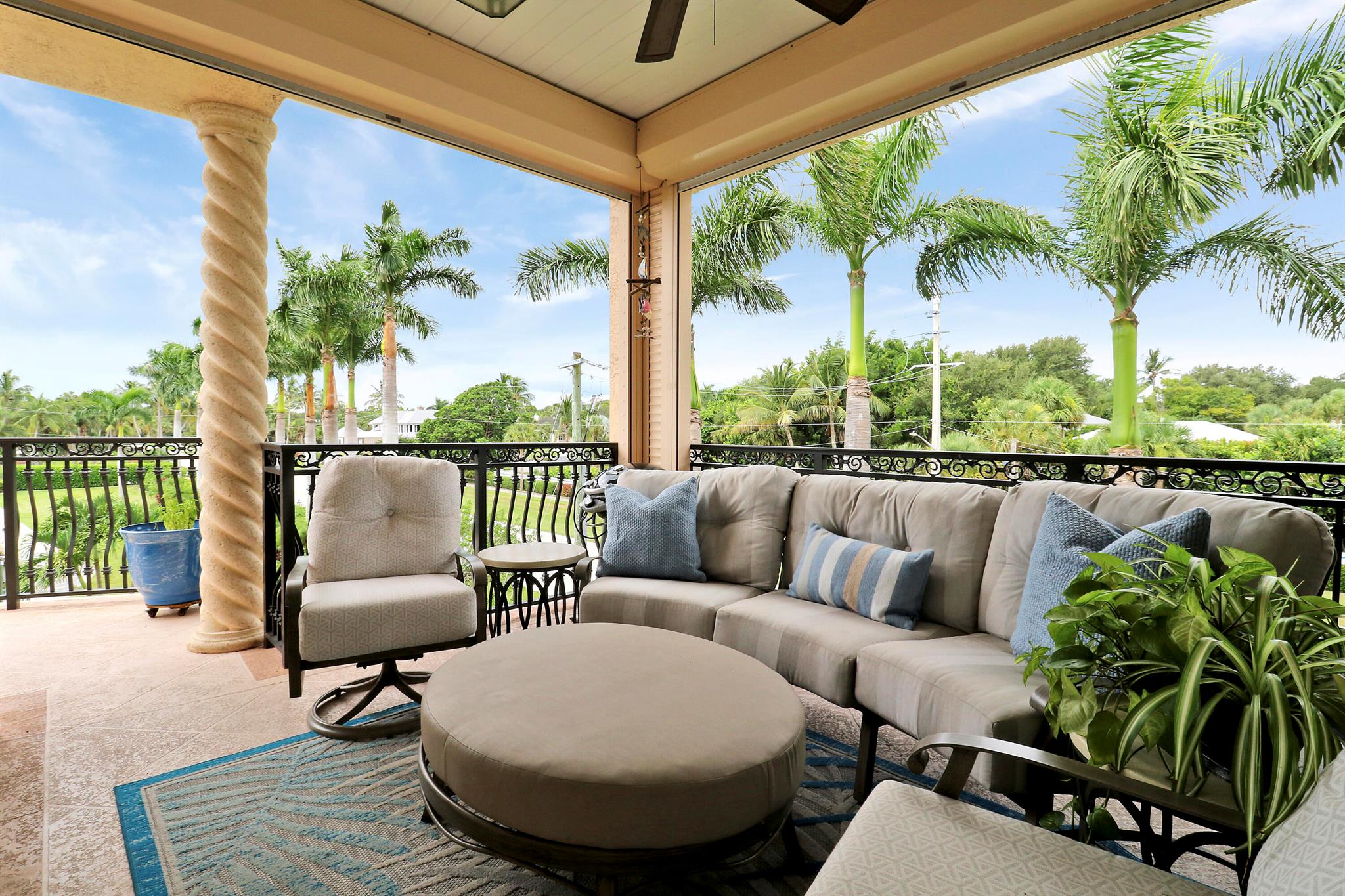 Outrigger Harbour Condomi - Residential