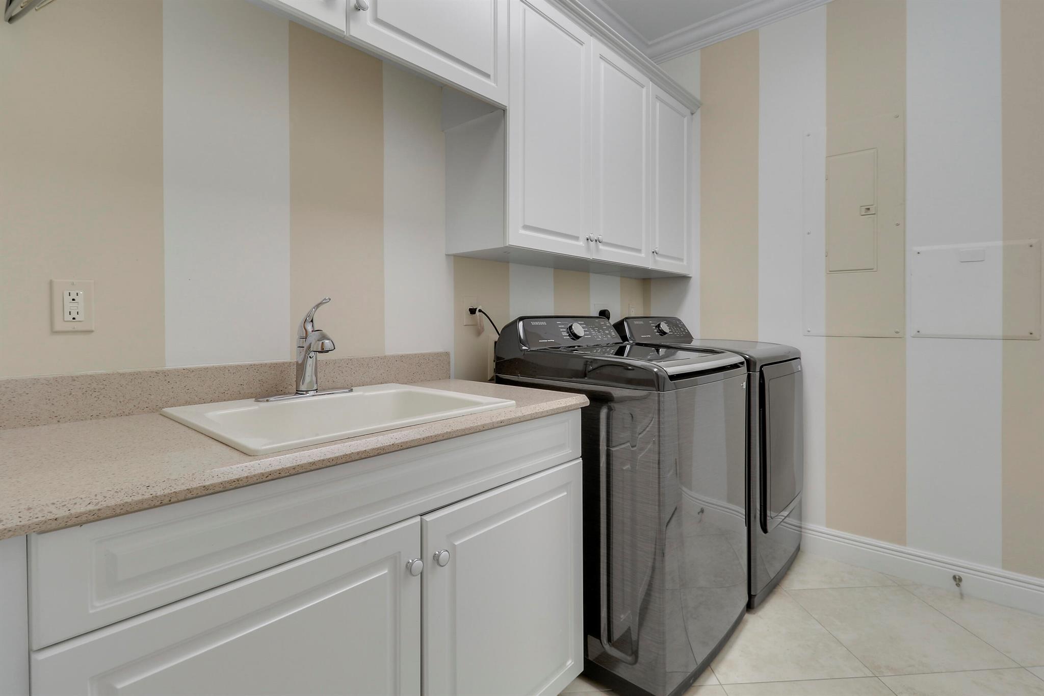 Outrigger Harbour Condomi - Residential