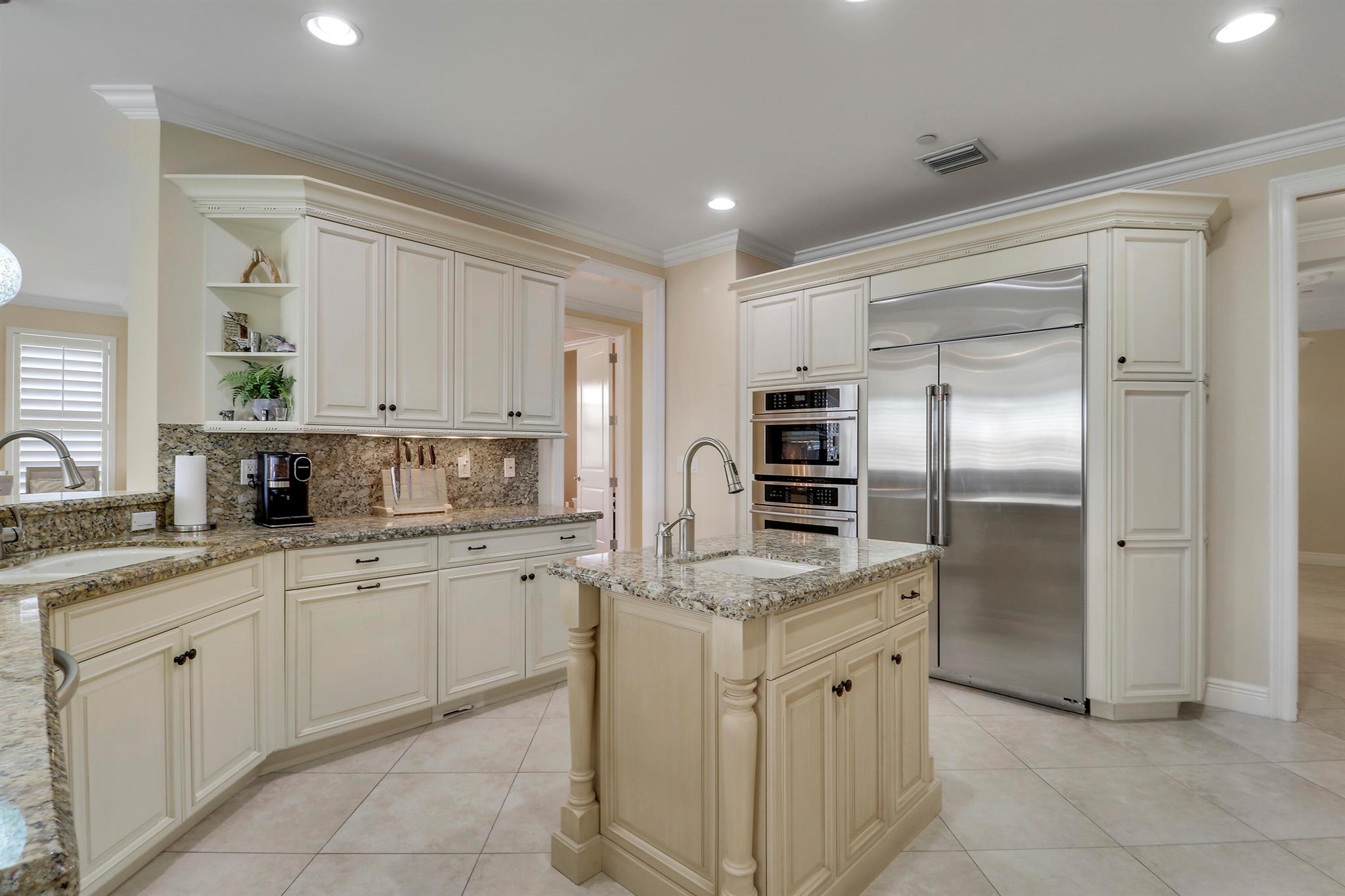 Outrigger Harbour Condomi - Residential