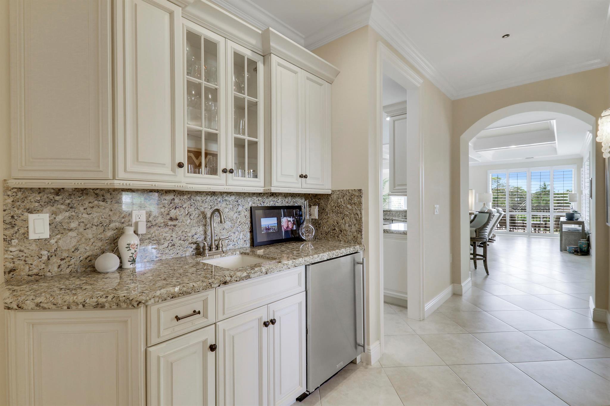 Outrigger Harbour Condomi - Residential