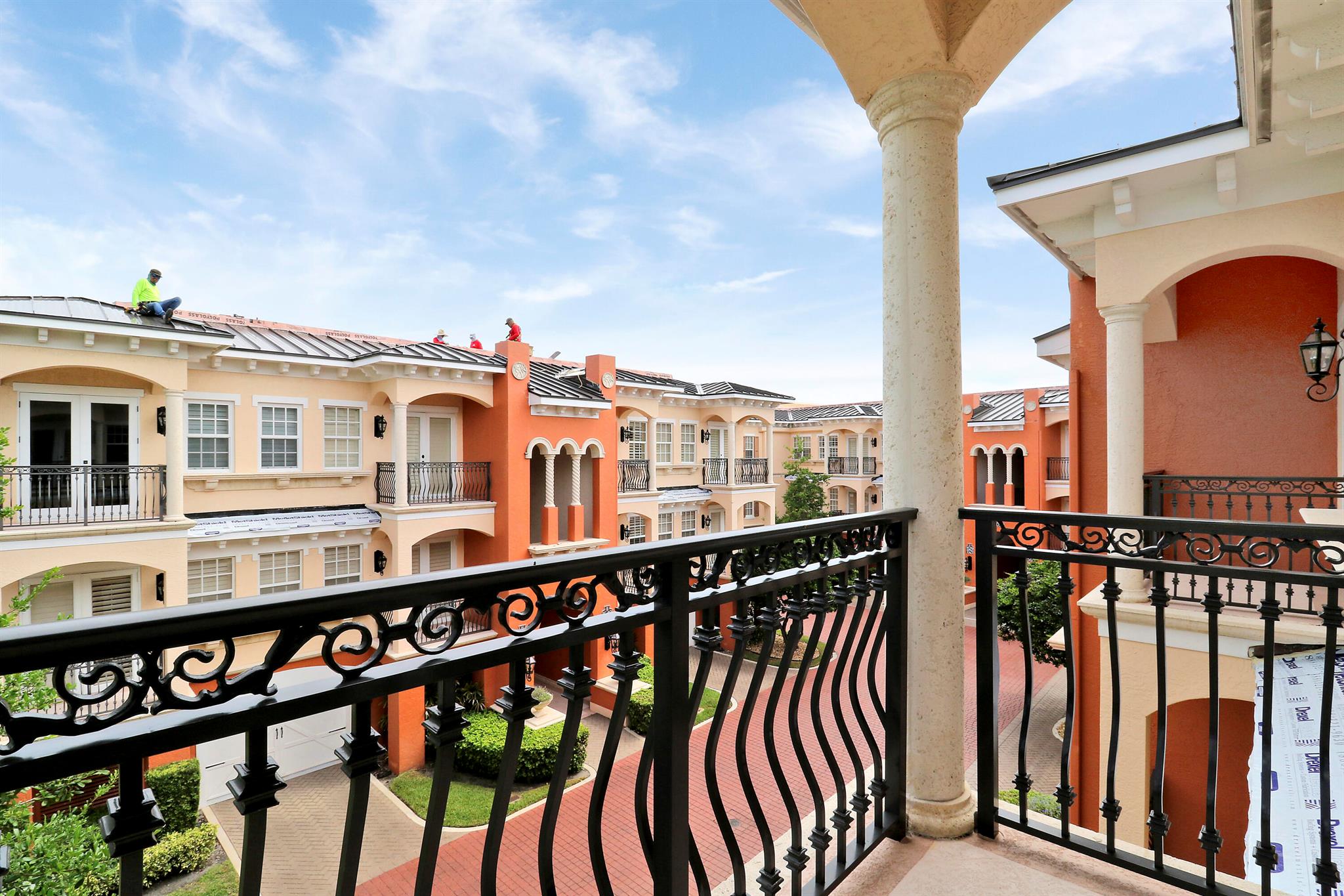 Outrigger Harbour Condomi - Residential