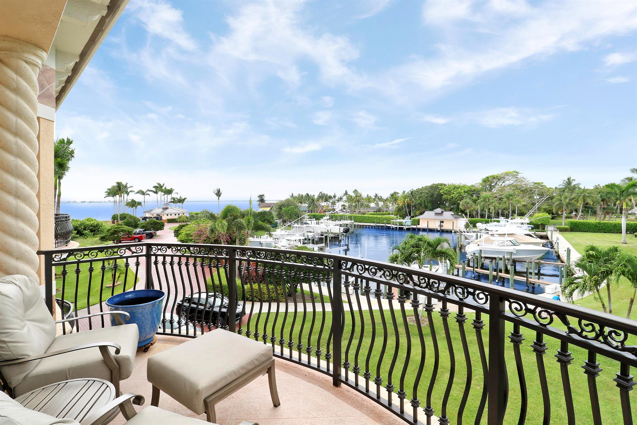 Outrigger Harbour Condomi - Residential