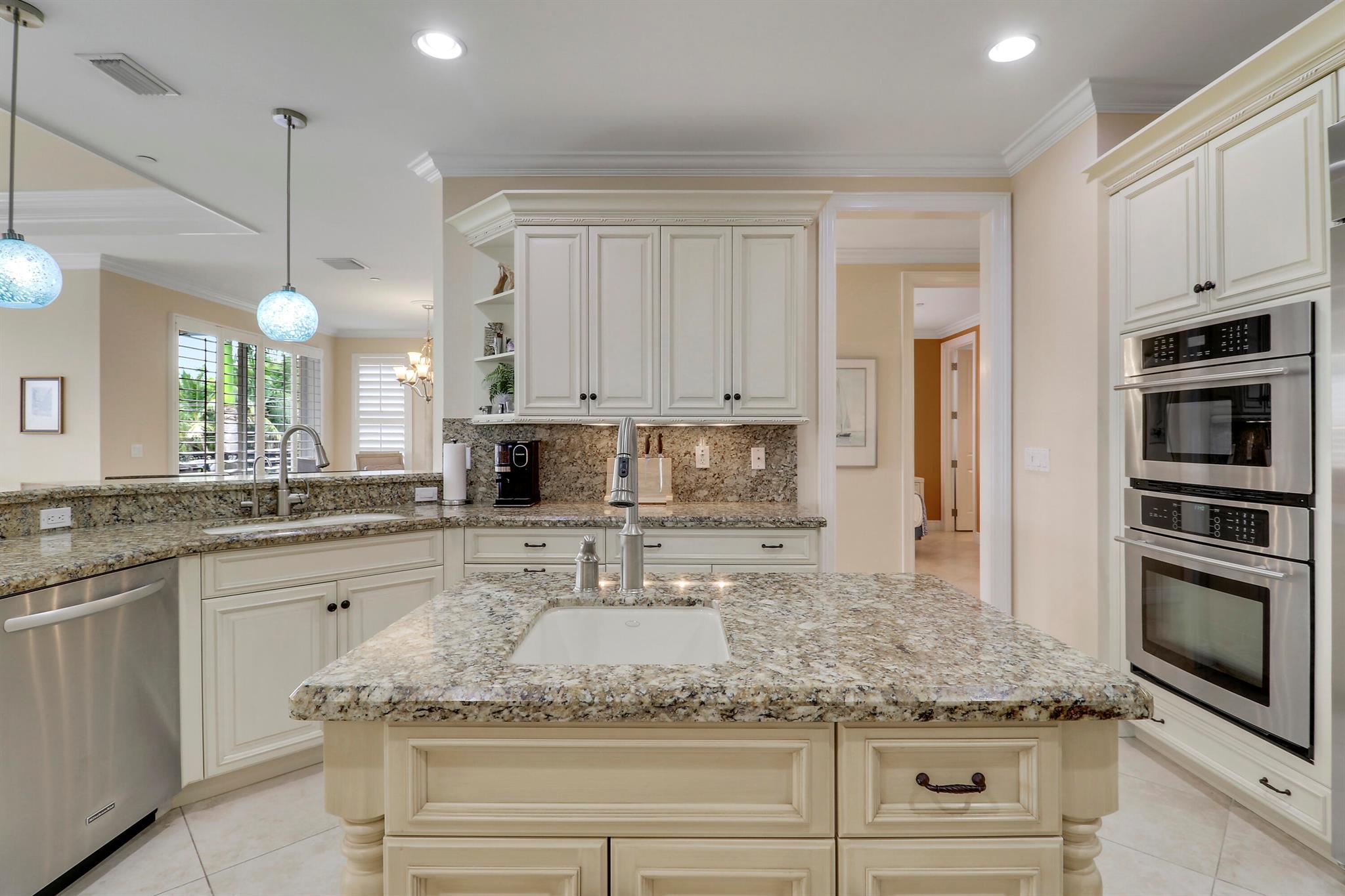 Outrigger Harbour Condomi - Residential