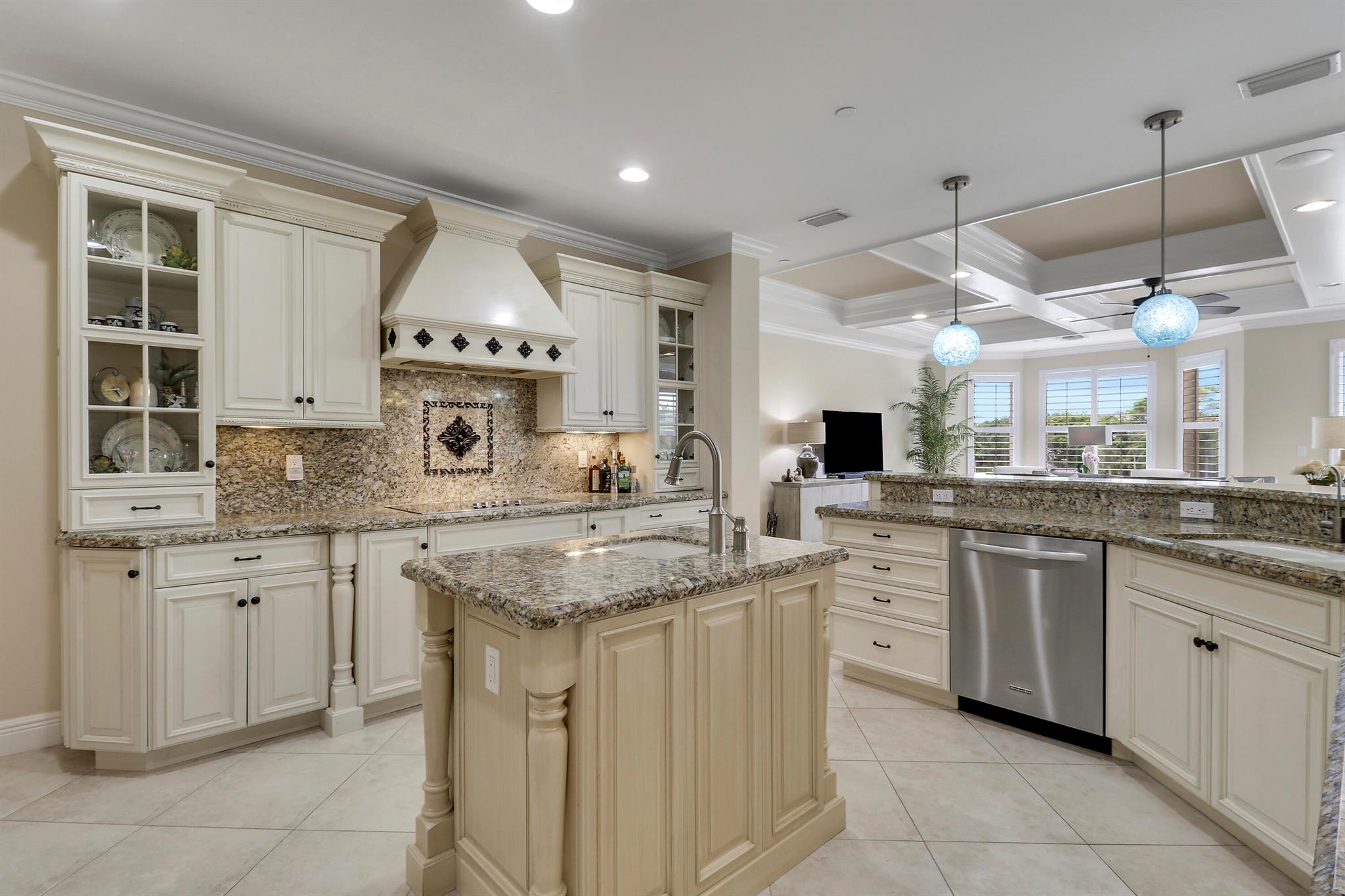 Outrigger Harbour Condomi - Residential