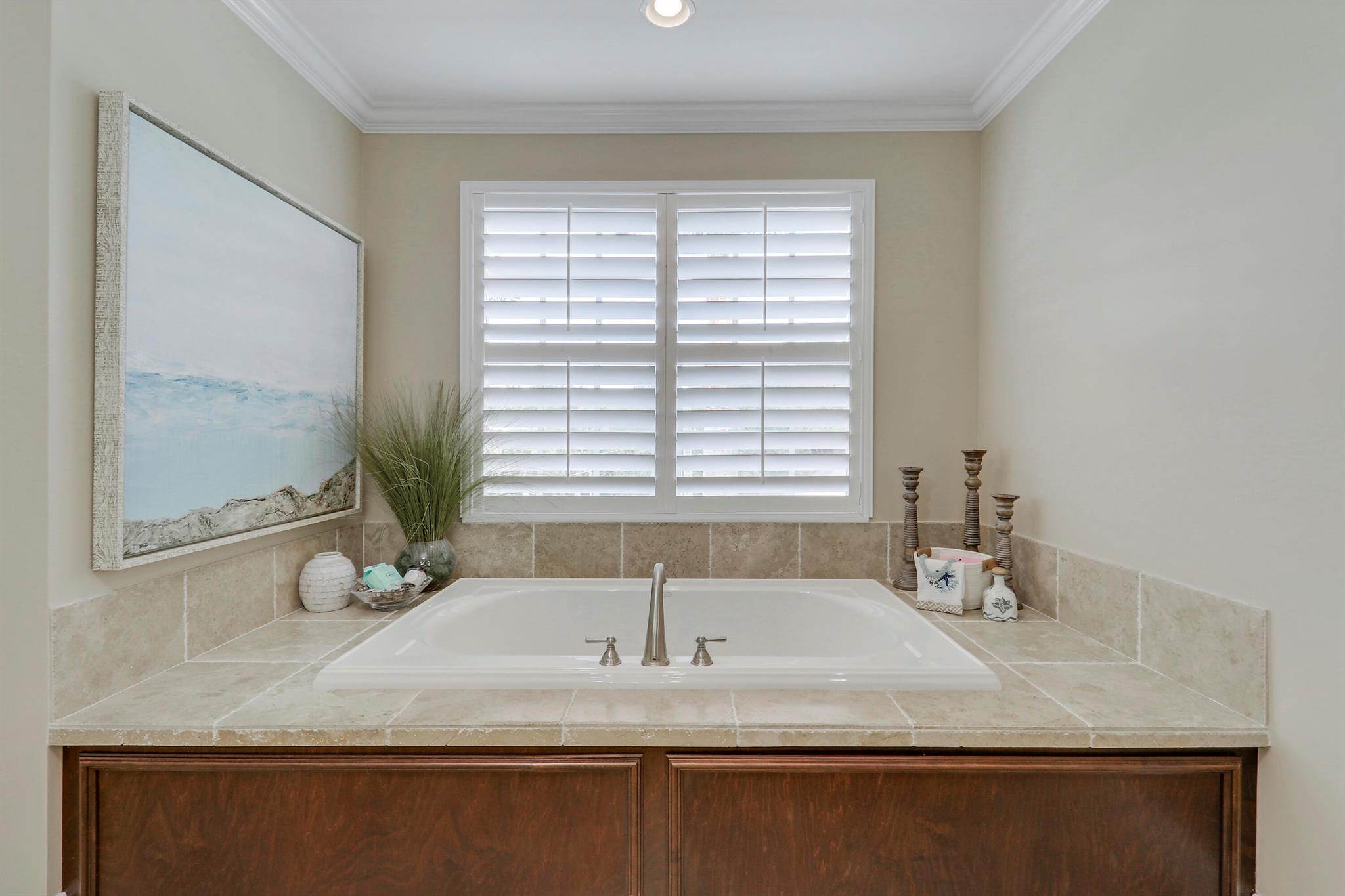 Outrigger Harbour Condomi - Residential