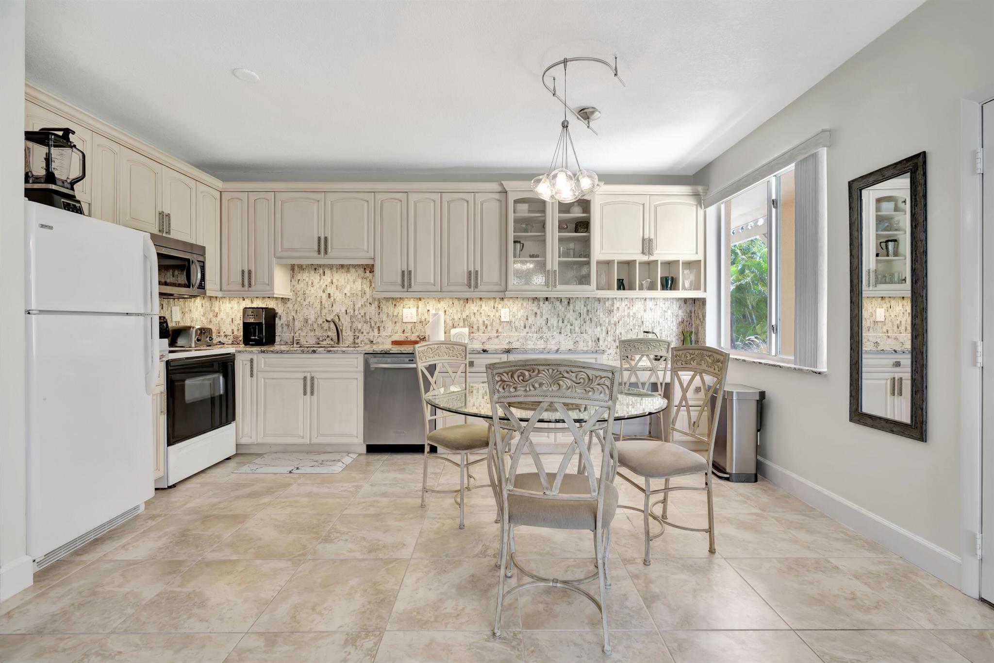 PLANTATION VILLAS CONDO F - Residential Lease