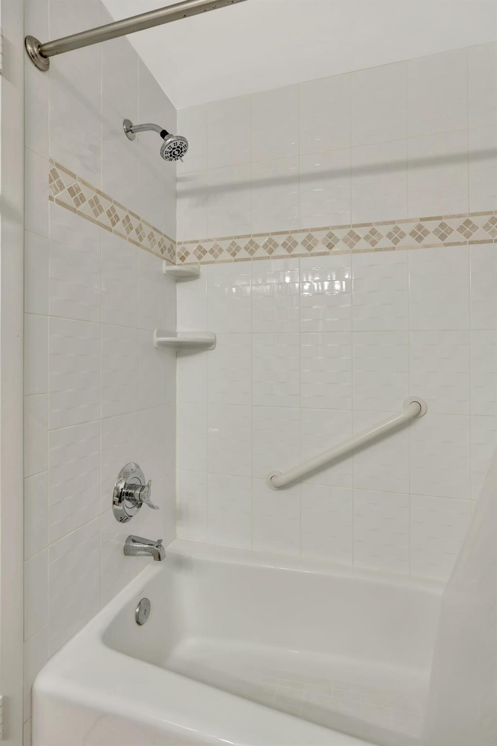 PLANTATION VILLAS CONDO F - Residential Lease