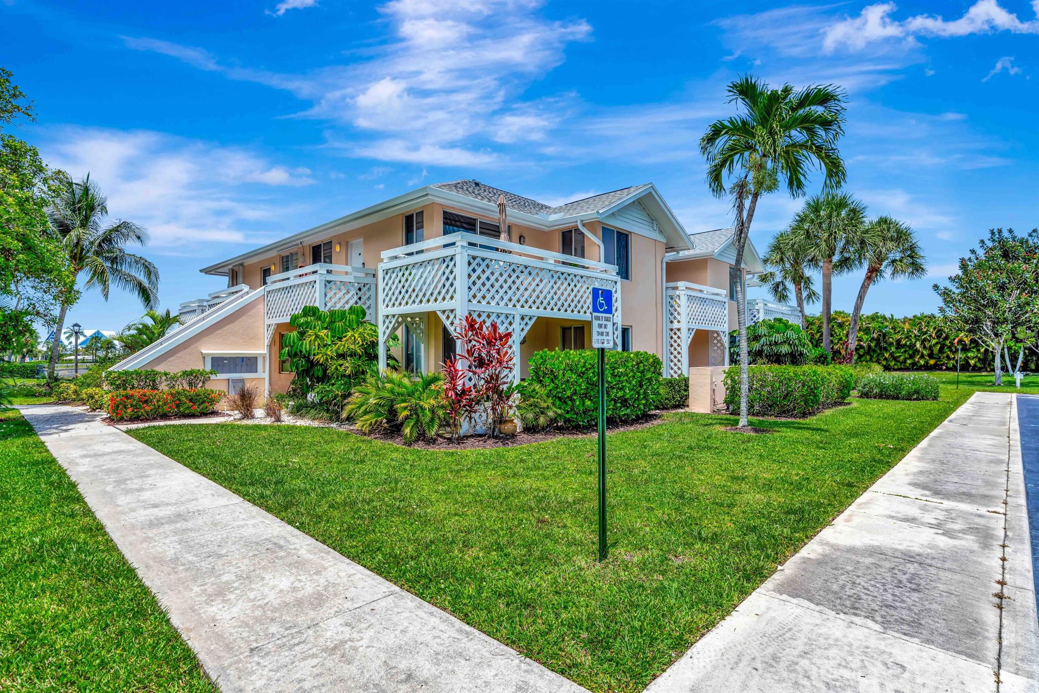 PLANTATION VILLAS CONDO F - Residential Lease