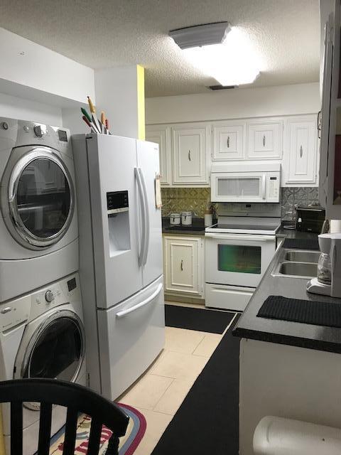 PALM GREENS - Residential