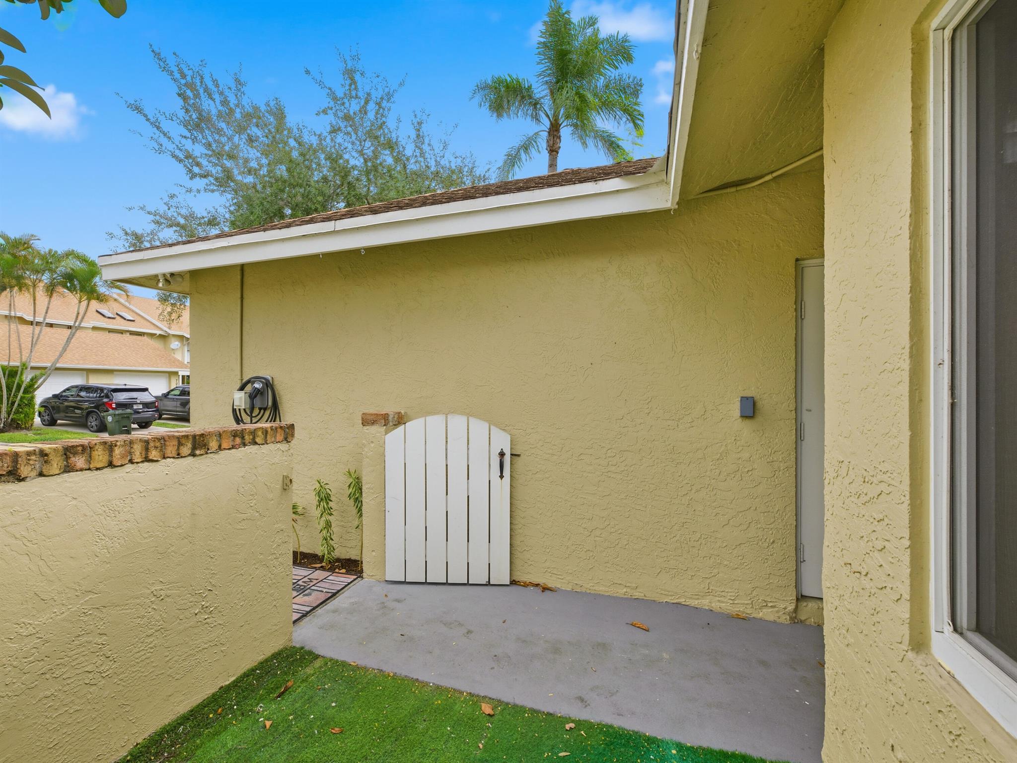 JOGGERS RUN - Residential