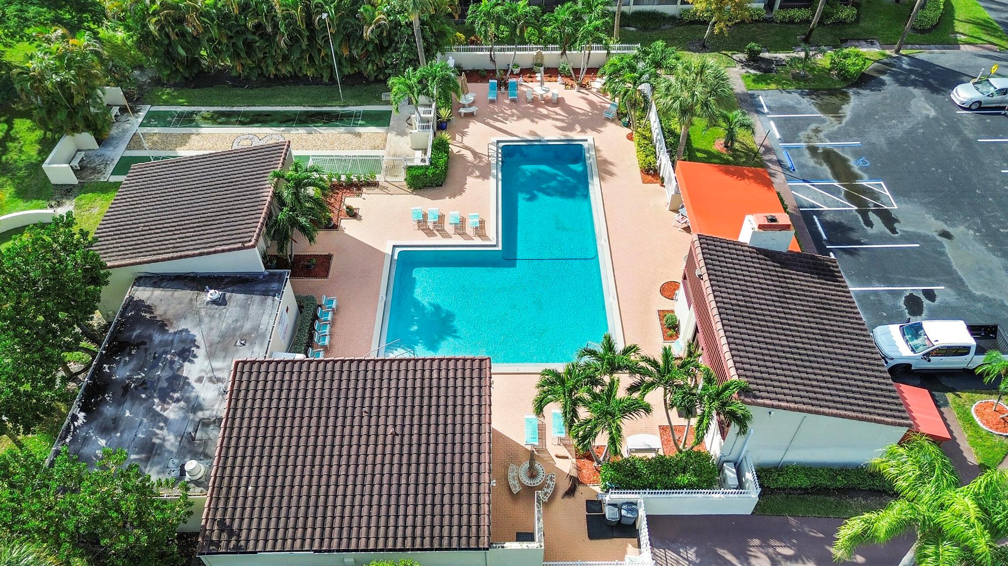 BOUNDBROOK CONDO S - Residential