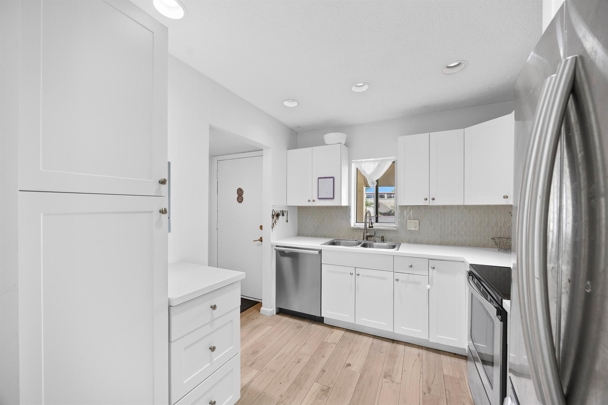 BOUNDBROOK CONDO S - Residential