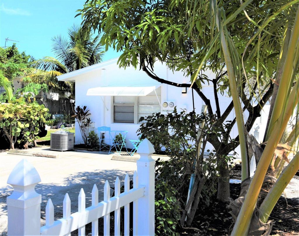 Photo of 125 S F Street #2, Lake Worth Beach, FL 33460 (MLS # R11066617)