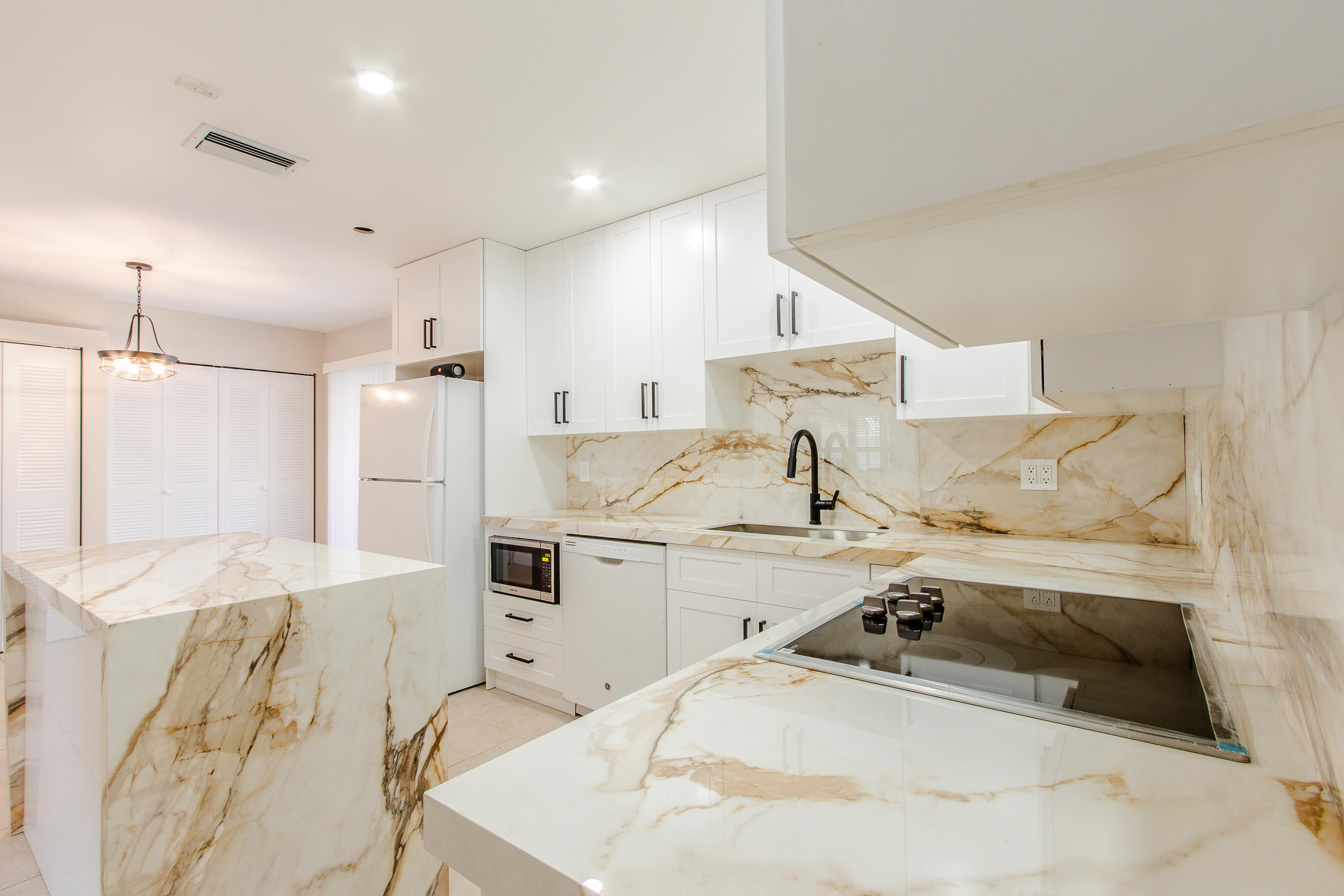 ALPINE WOODS ESTATES NO II - Residential Lease