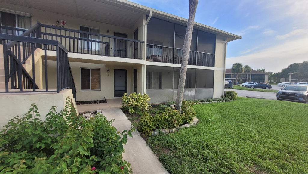 Photo of 6503 Chasewood Drive #B, Jupiter, FL 33458 (MLS # R11005994)