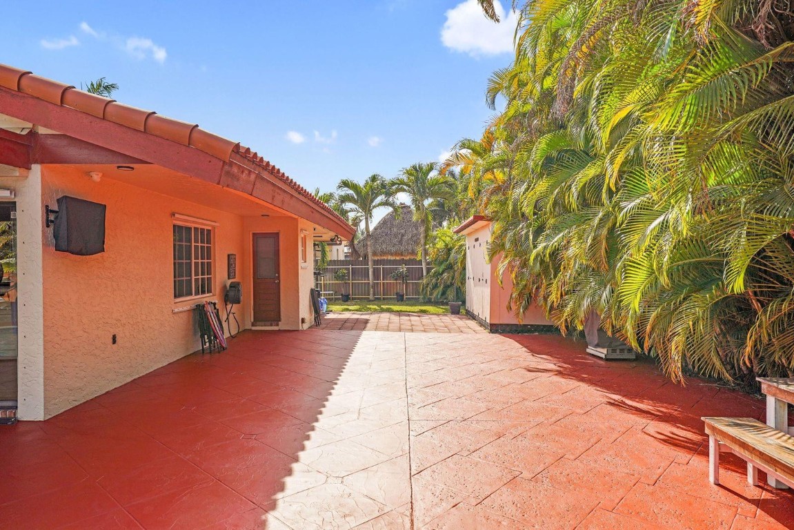 COUNTRY CLUB OF MIAMI ESTATES - Residential