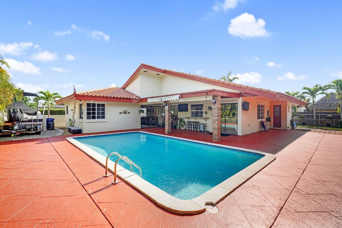 COUNTRY CLUB OF MIAMI ESTATES - Residential