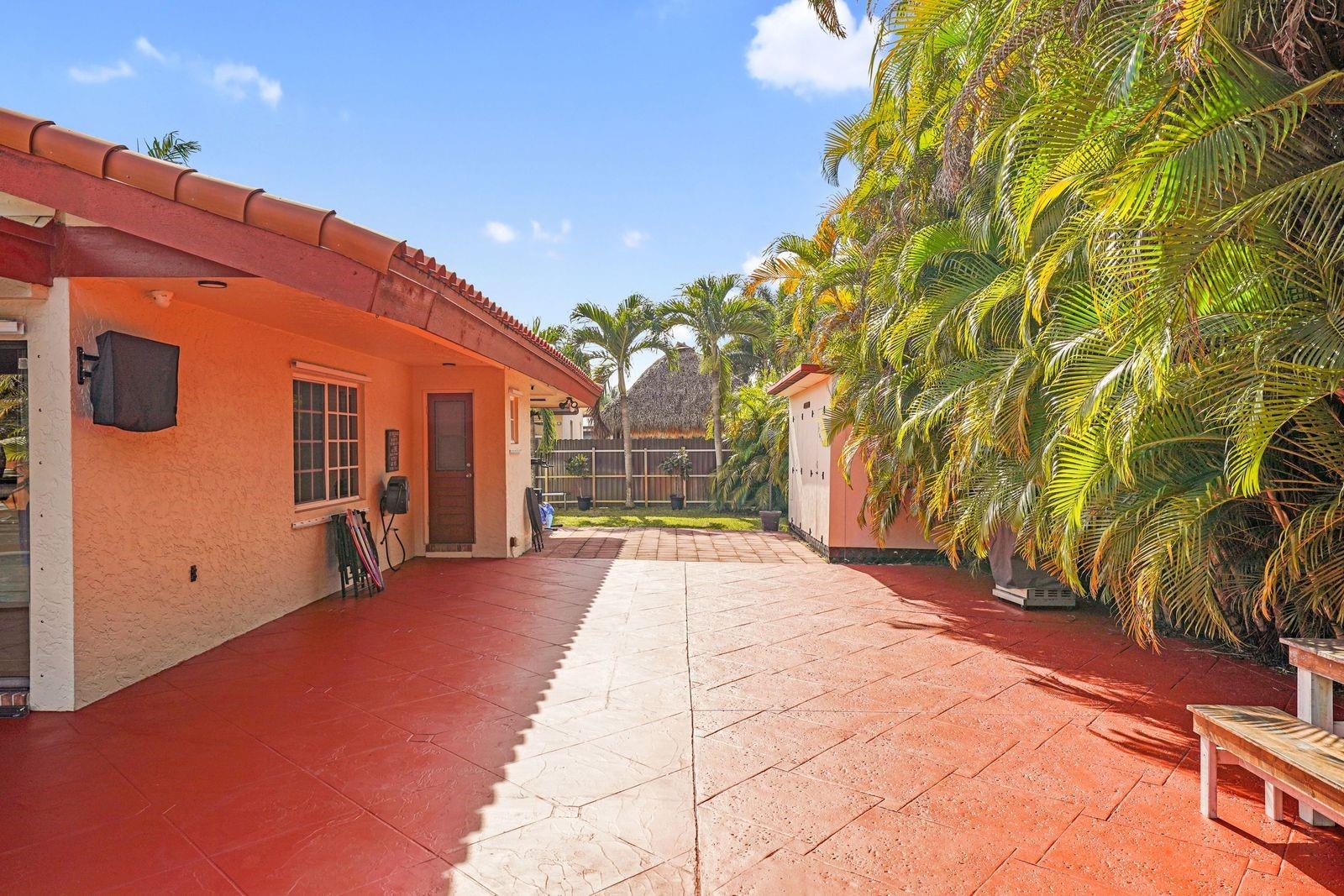 COUNTRY CLUB OF MIAMI ESTATES - Residential