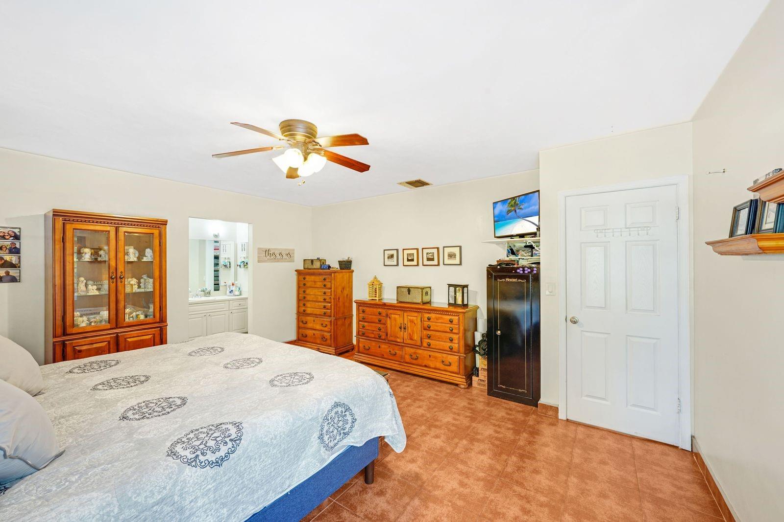 COUNTRY CLUB OF MIAMI ESTATES - Residential