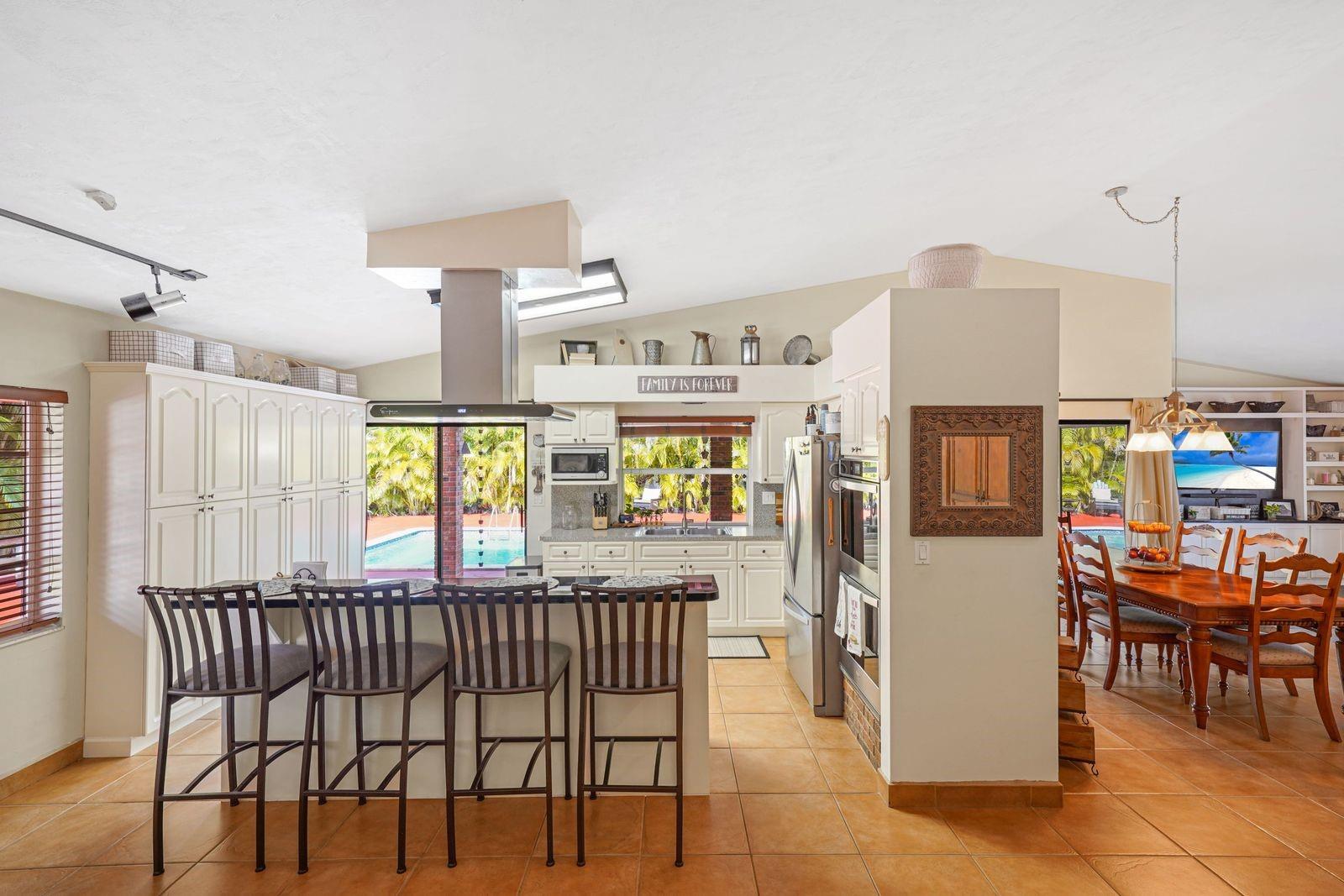 COUNTRY CLUB OF MIAMI ESTATES - Residential