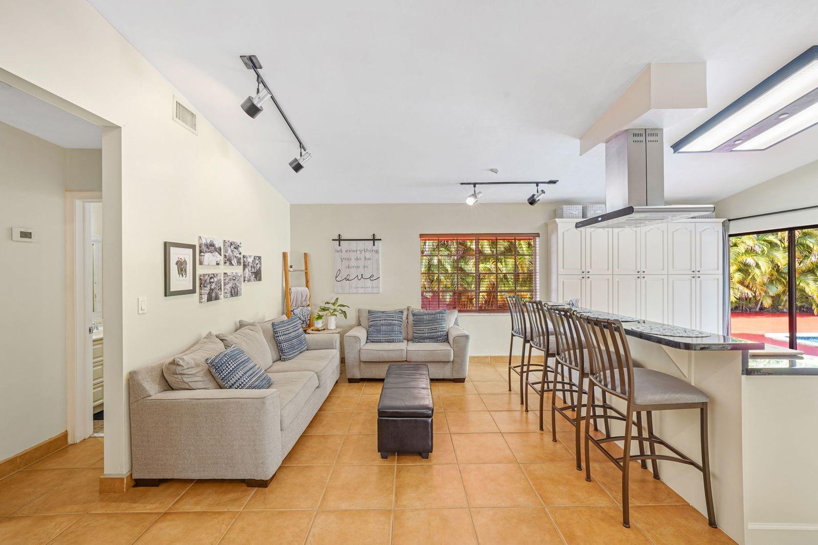 COUNTRY CLUB OF MIAMI ESTATES - Residential