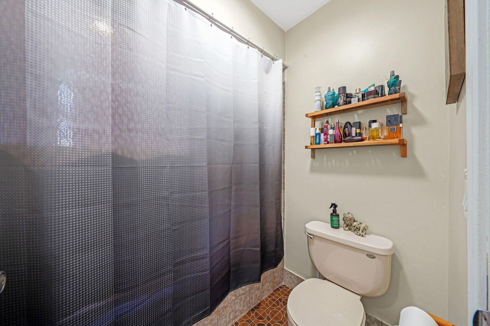 COUNTRY CLUB OF MIAMI ESTATES - Residential