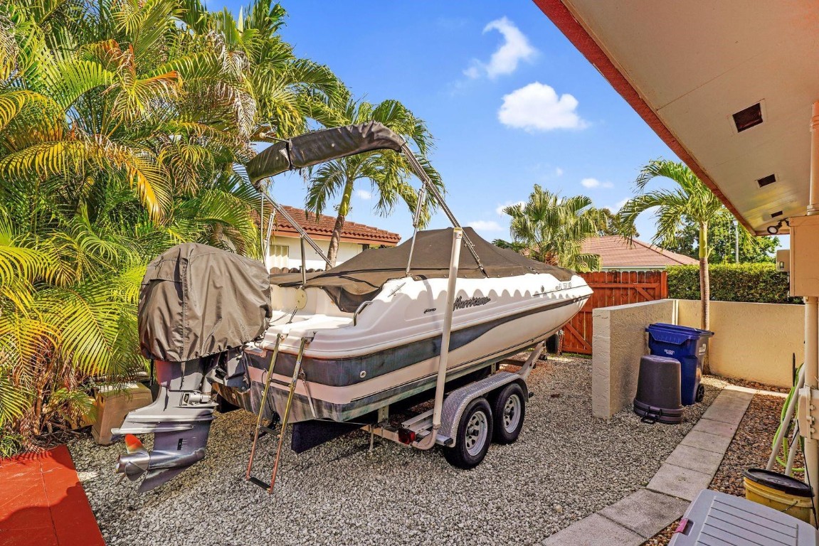 COUNTRY CLUB OF MIAMI ESTATES - Residential