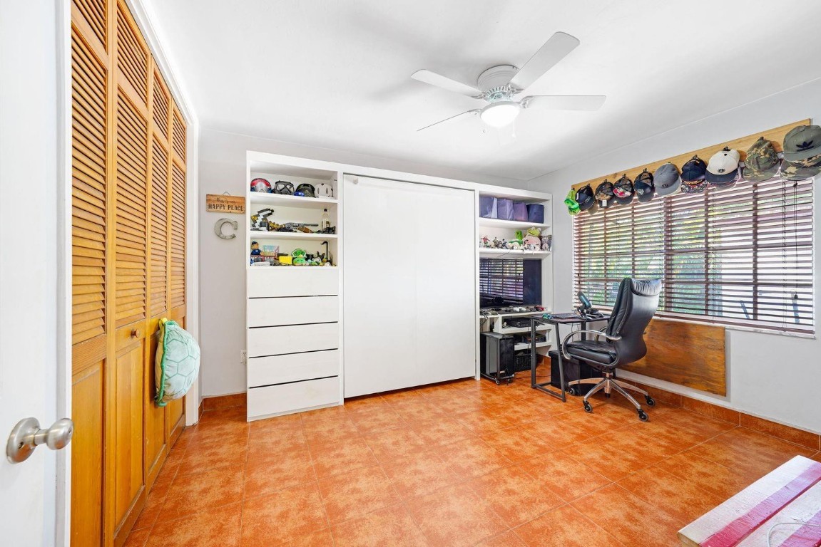 COUNTRY CLUB OF MIAMI ESTATES - Residential