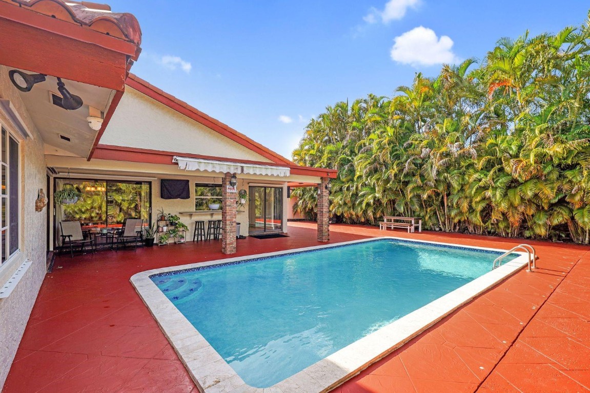 COUNTRY CLUB OF MIAMI ESTATES - Residential