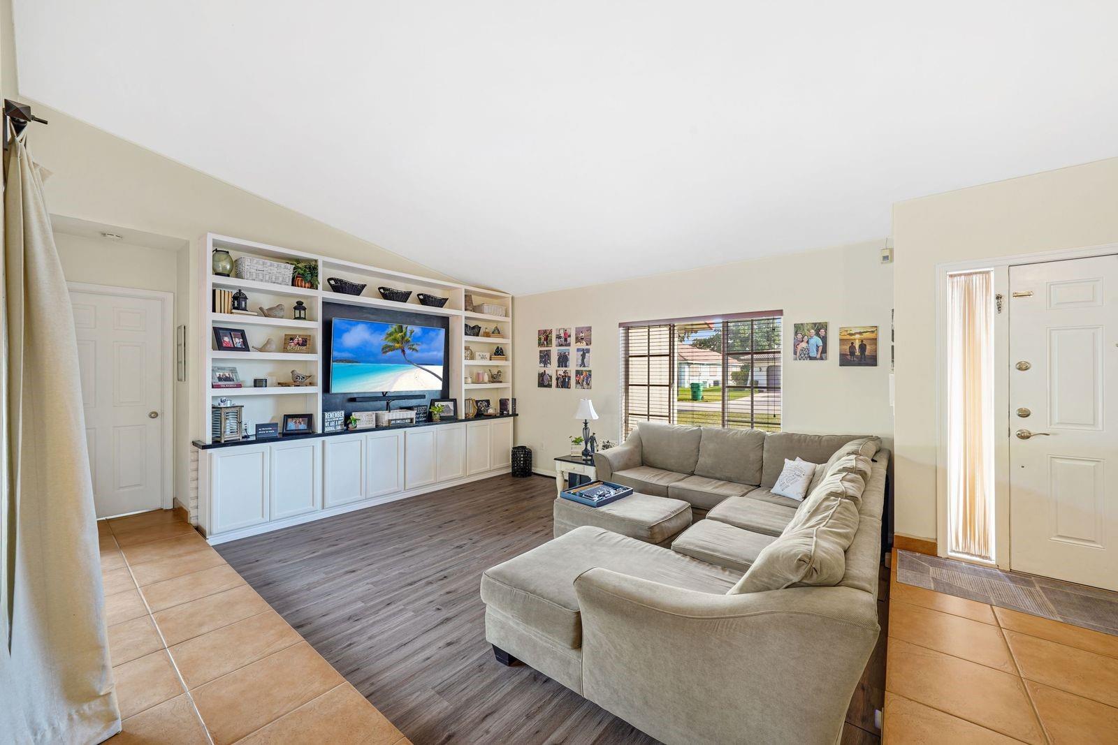 COUNTRY CLUB OF MIAMI ESTATES - Residential