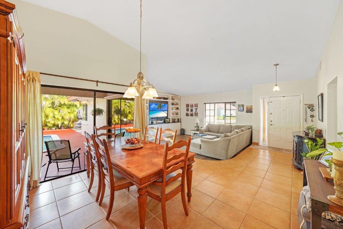 COUNTRY CLUB OF MIAMI ESTATES - Residential