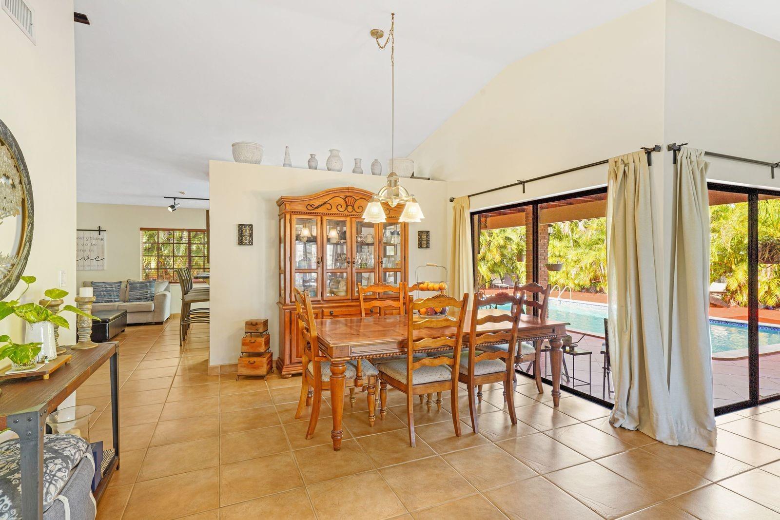 COUNTRY CLUB OF MIAMI ESTATES - Residential