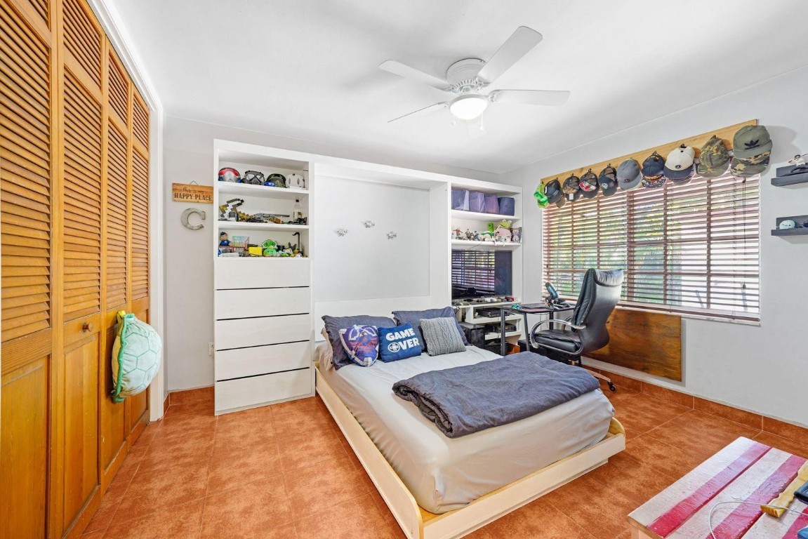 COUNTRY CLUB OF MIAMI ESTATES - Residential