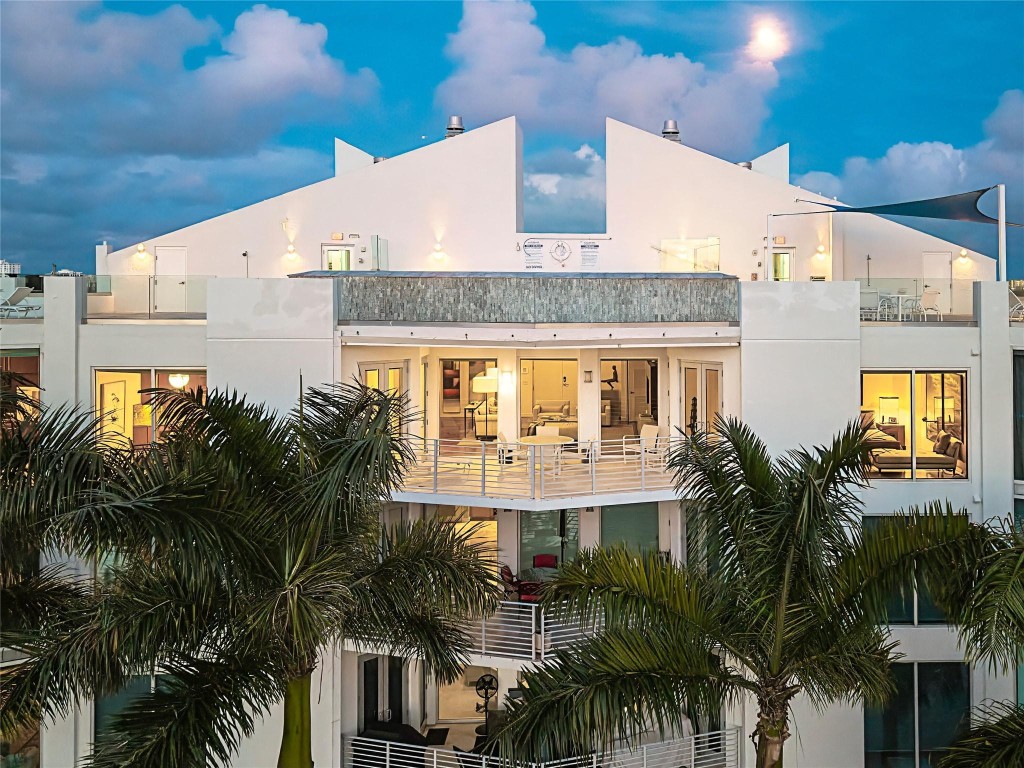 301 Hendricks Isle 10