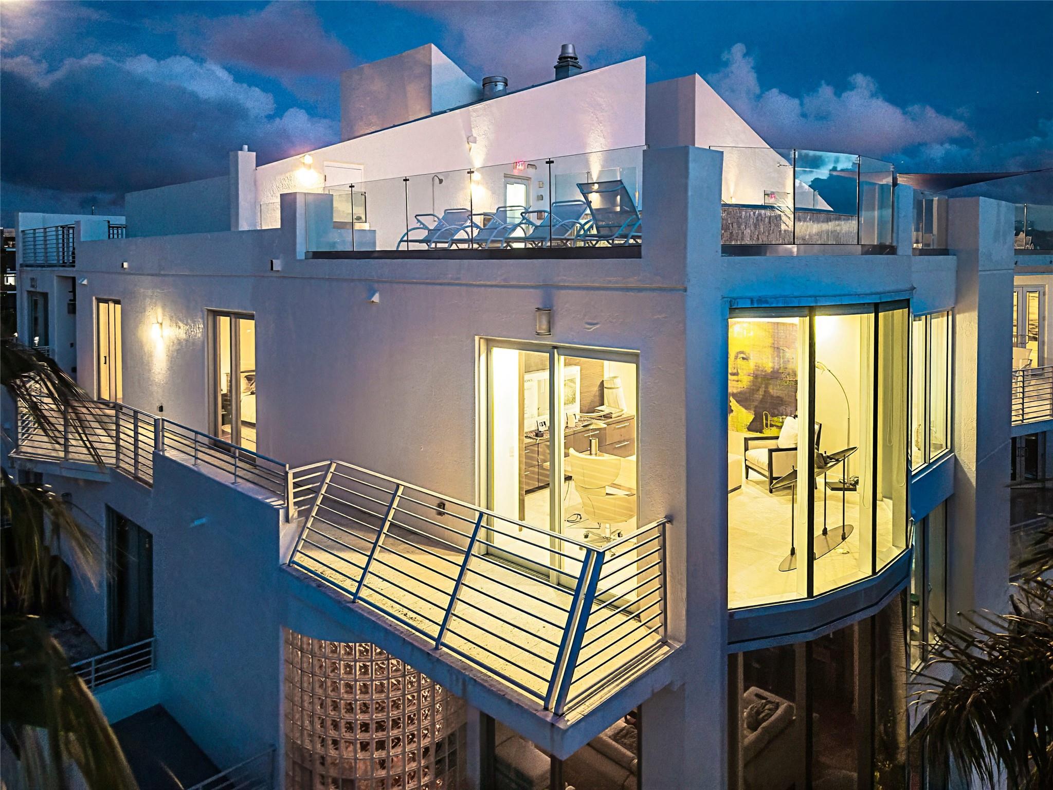 301 Hendricks Isle 10