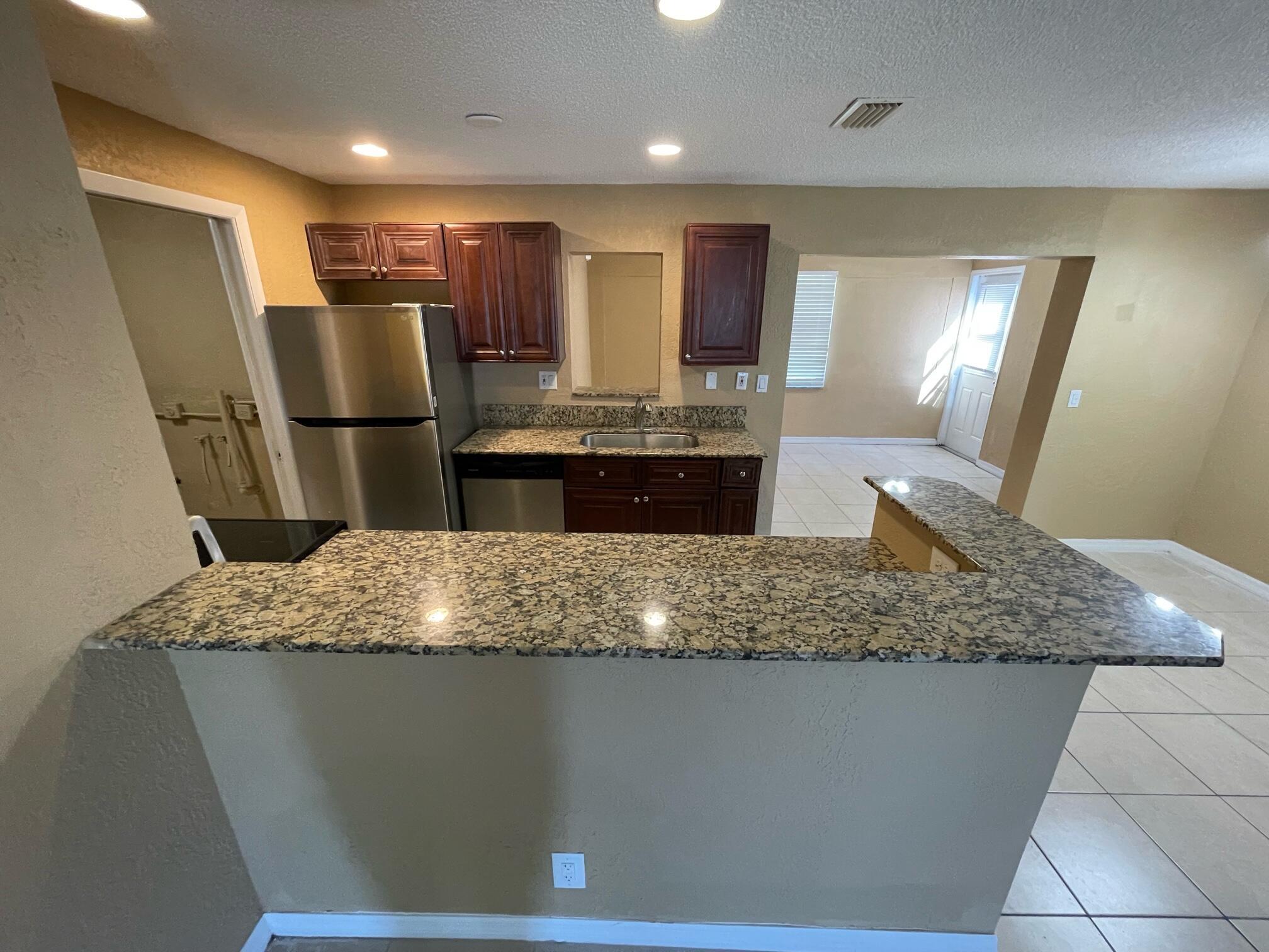 FEDERAL GARDENS 4 - Residential Lease